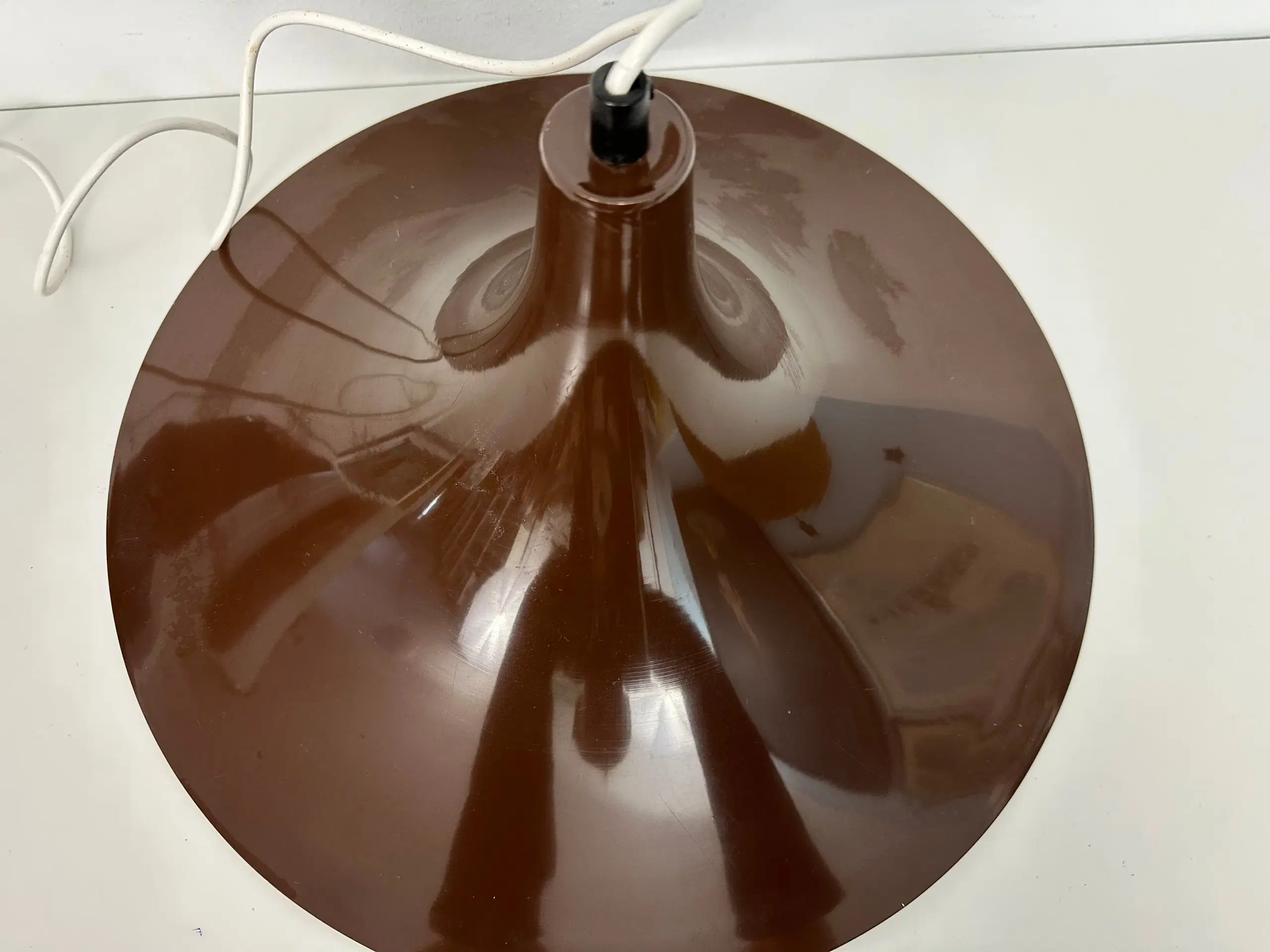 Stor retro trompet lampe i brun