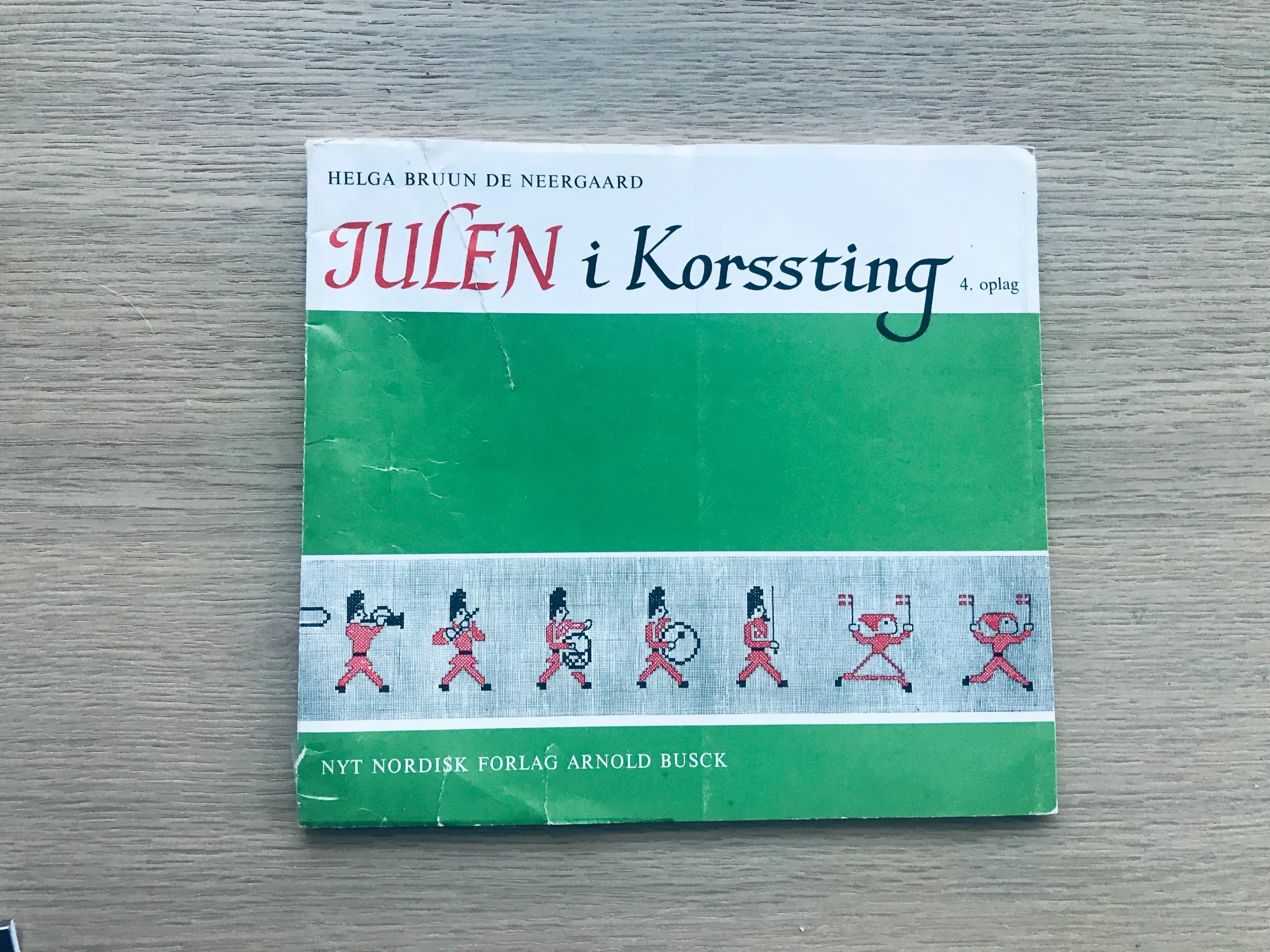 Julen i Korssting  af Helga Bruun De Neergaard