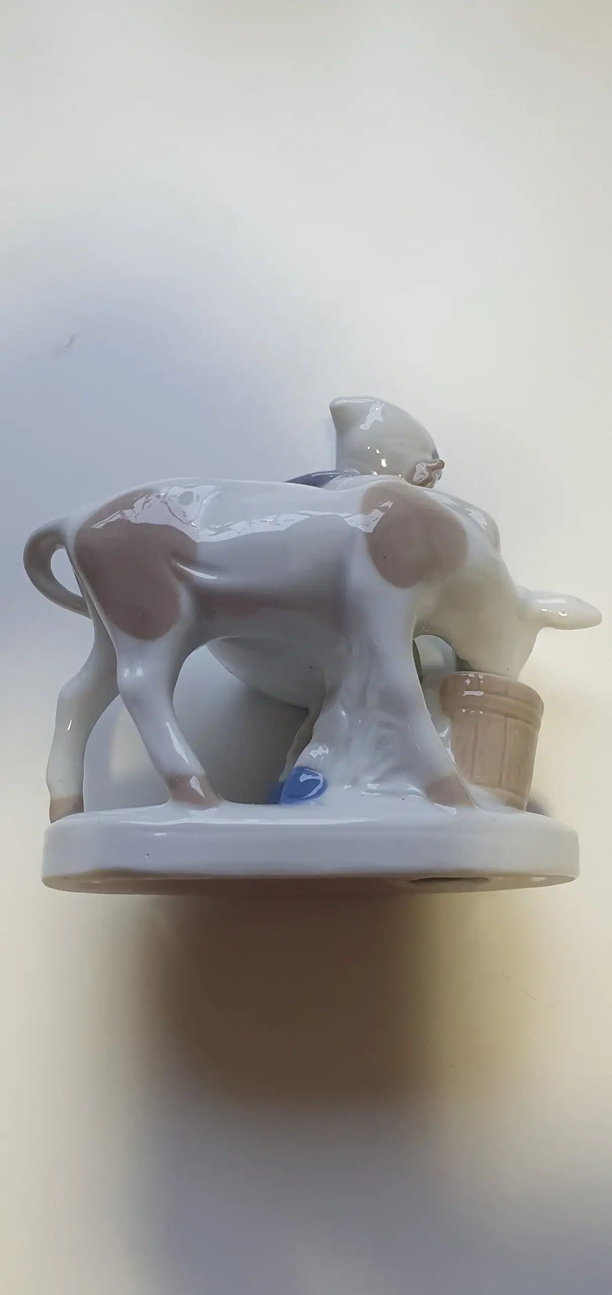 Porcelænsfigur - Pige med kalv