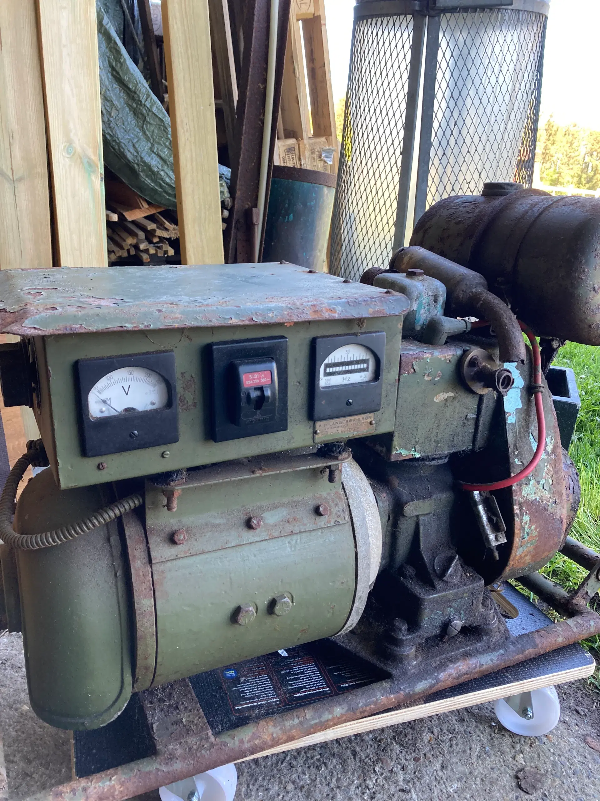 Generator 220 V 77 A benzin (gl militær Generator