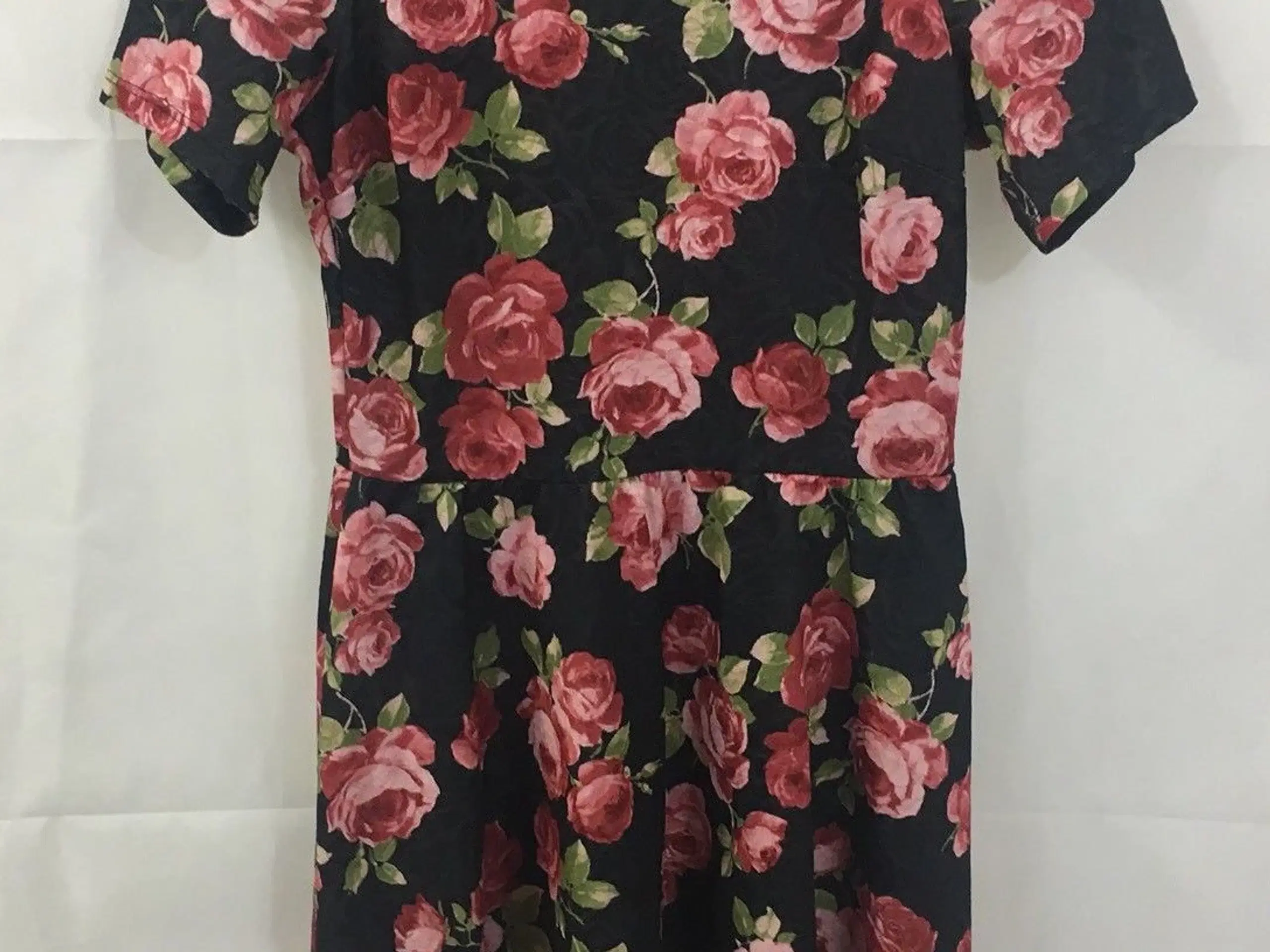 Kjole-kortFra Dorethy Pekins-Rose print/str: 36