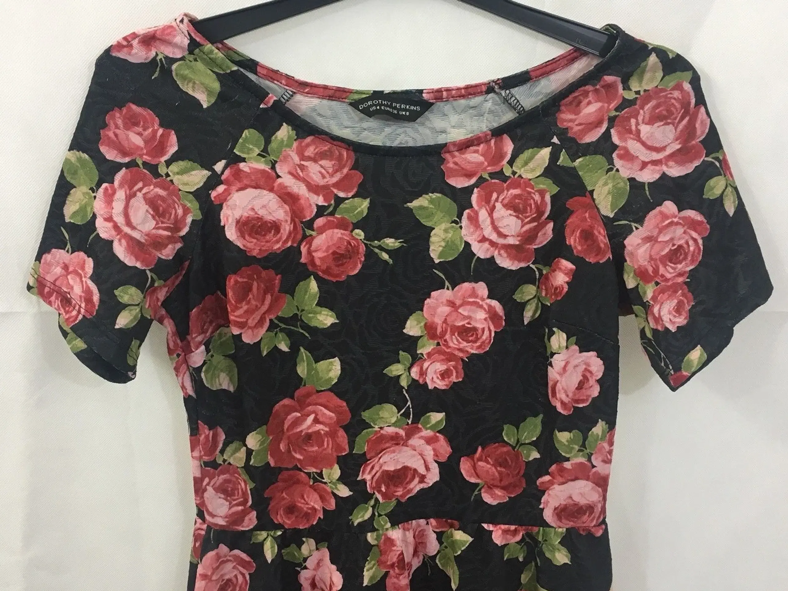 Kjole-kortFra Dorethy Pekins-Rose print/str: 36