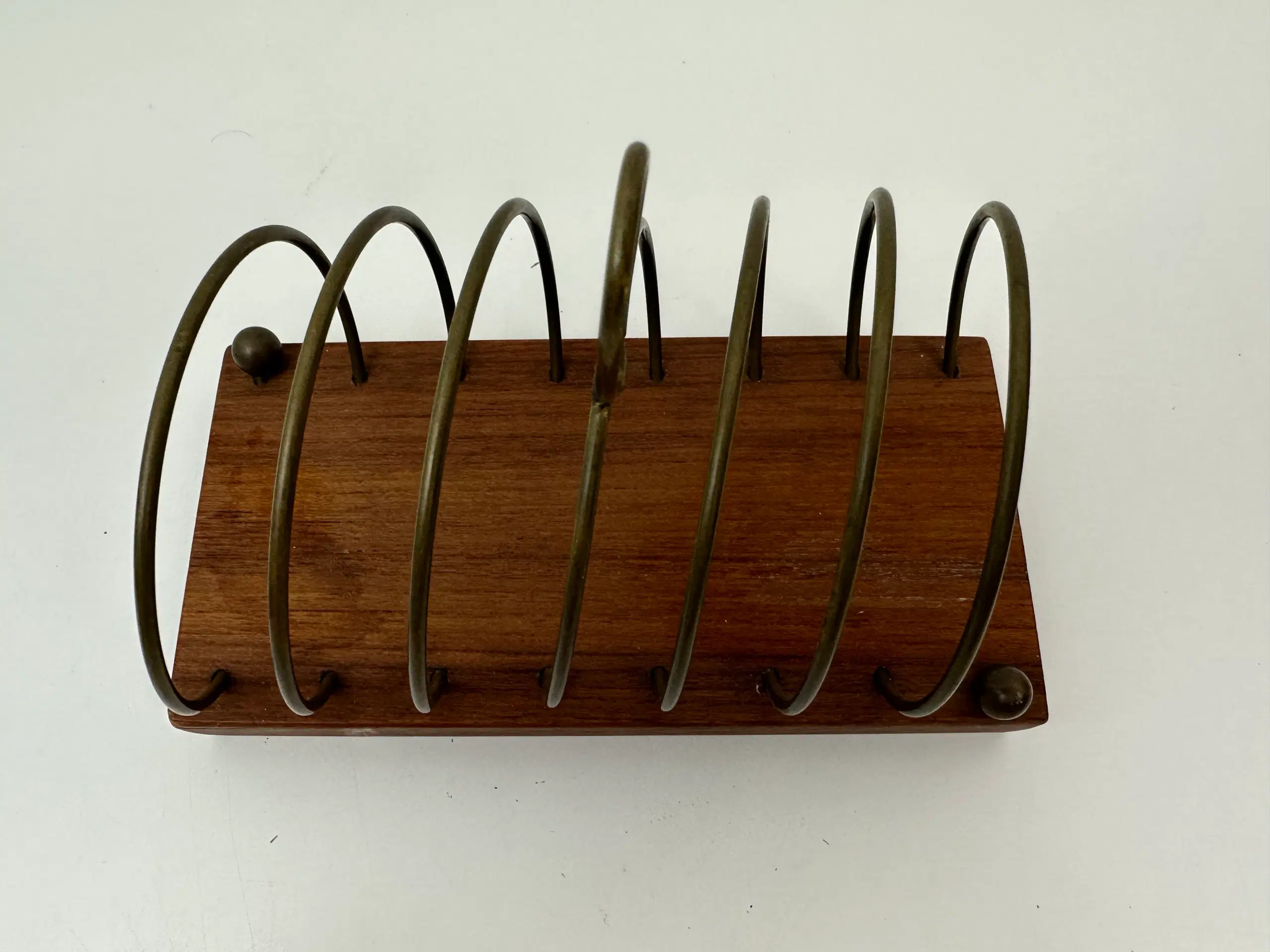 Retro holder i teak og messing