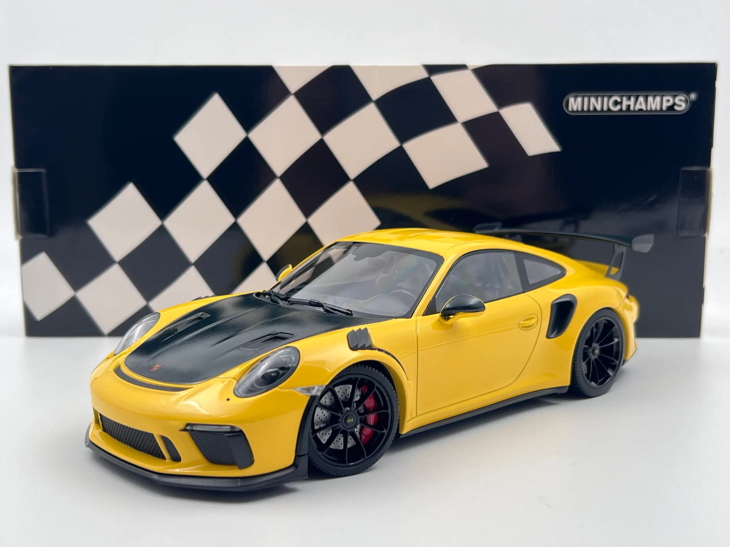 2019 Porsche 911 (9912) GT3 RS 1 af 402 - 1:18