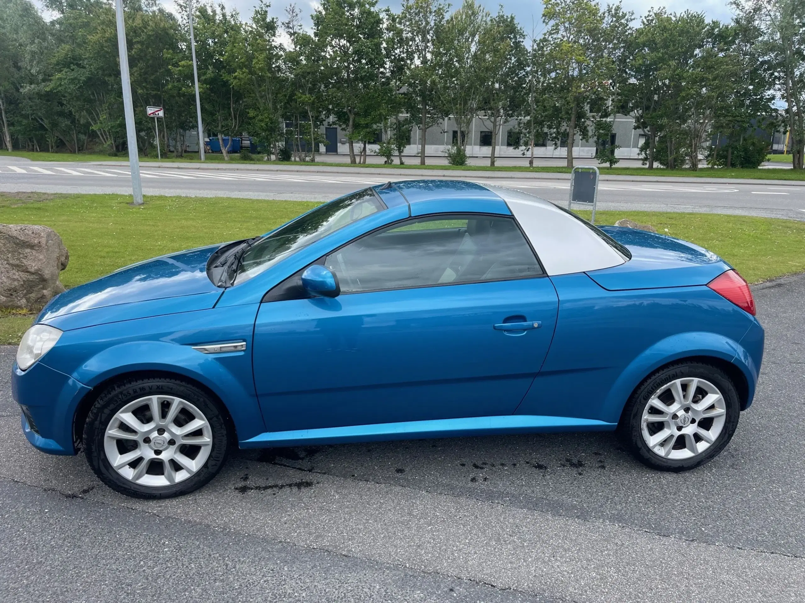 OPEL TIGRA - 1,8 BENZIN - CABRIOLET - 125 HK