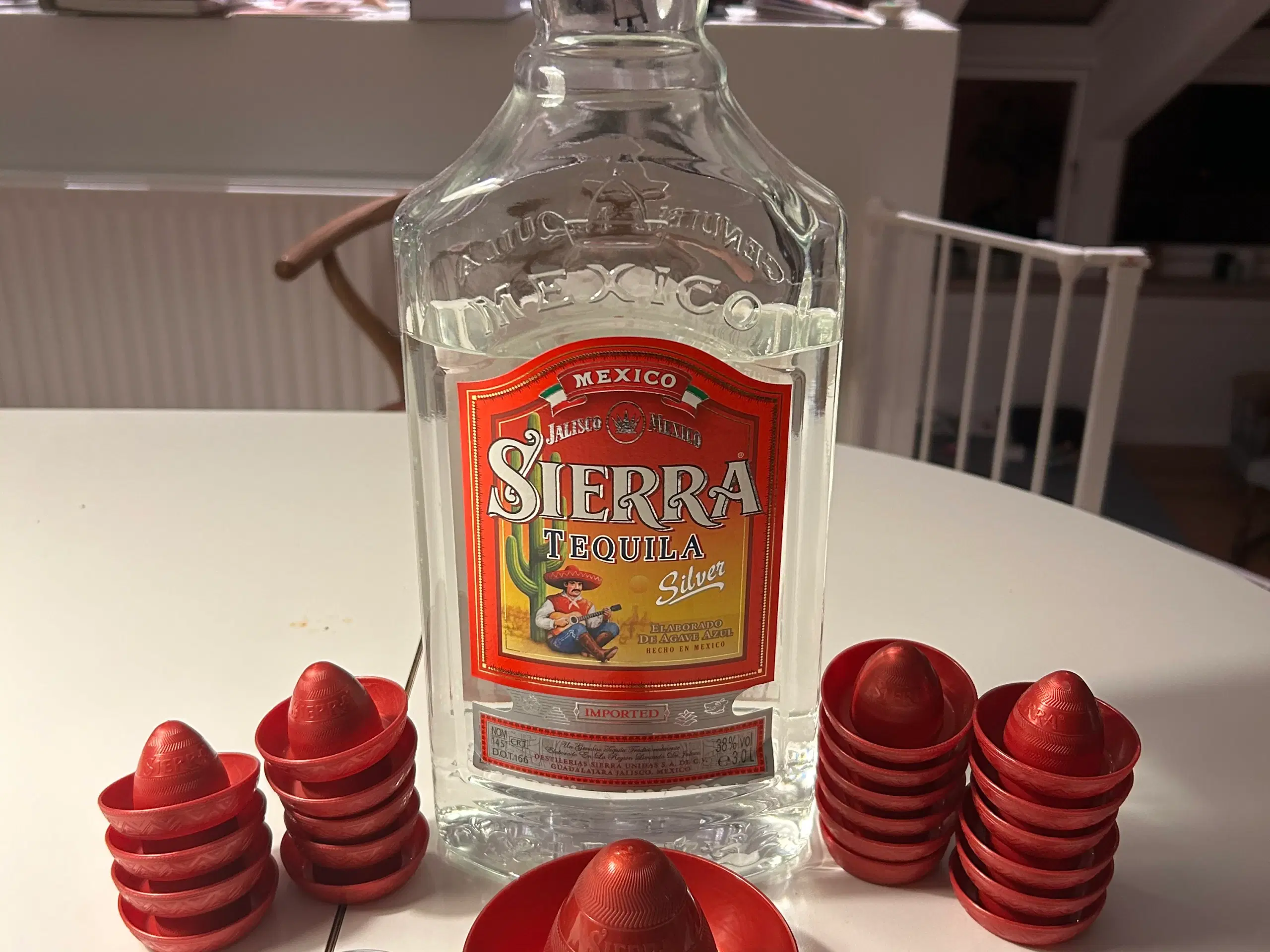 Tequila 3L flaske + løse tequila hatte