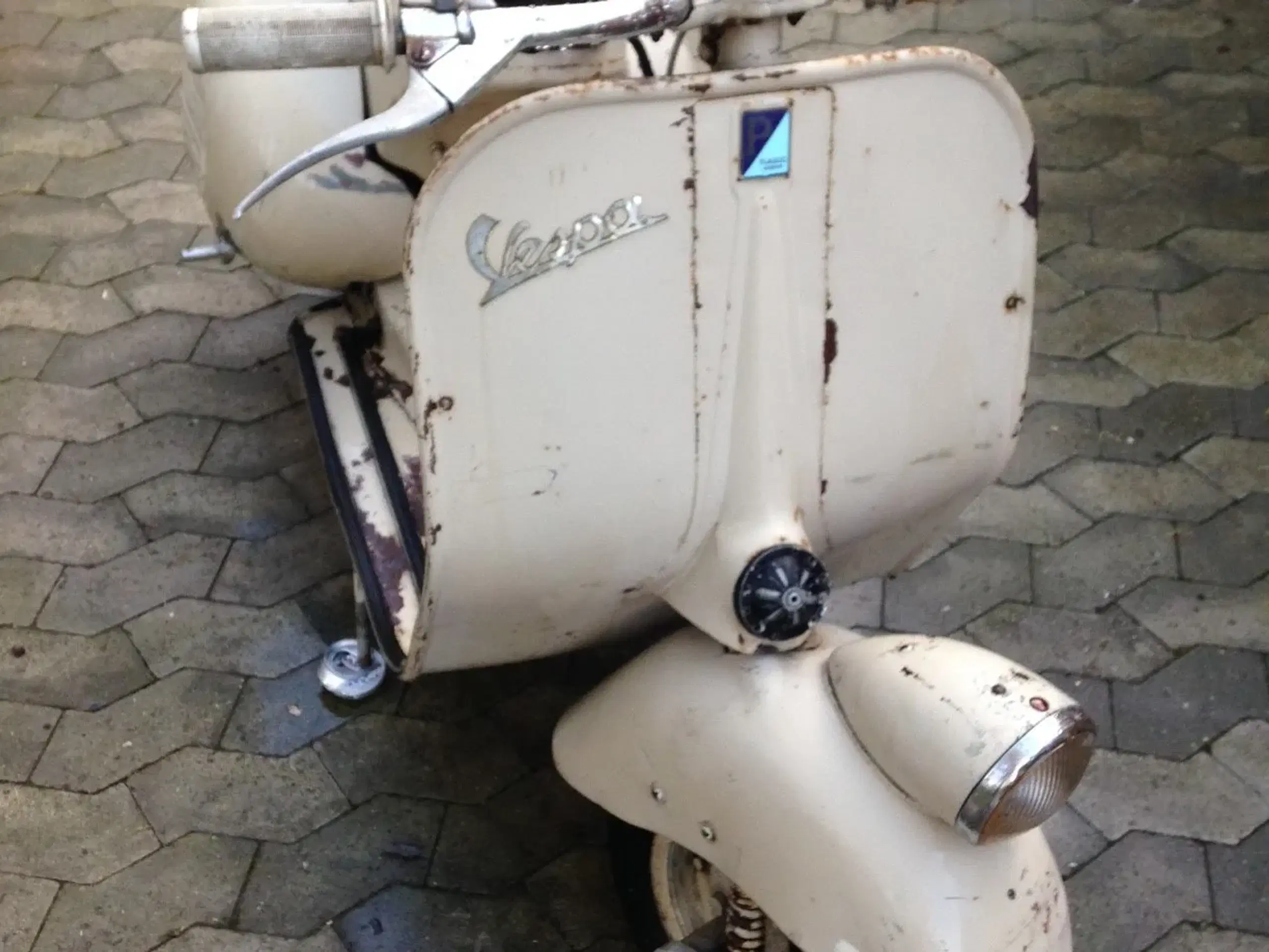 Vespa Faro Basso Struzzo