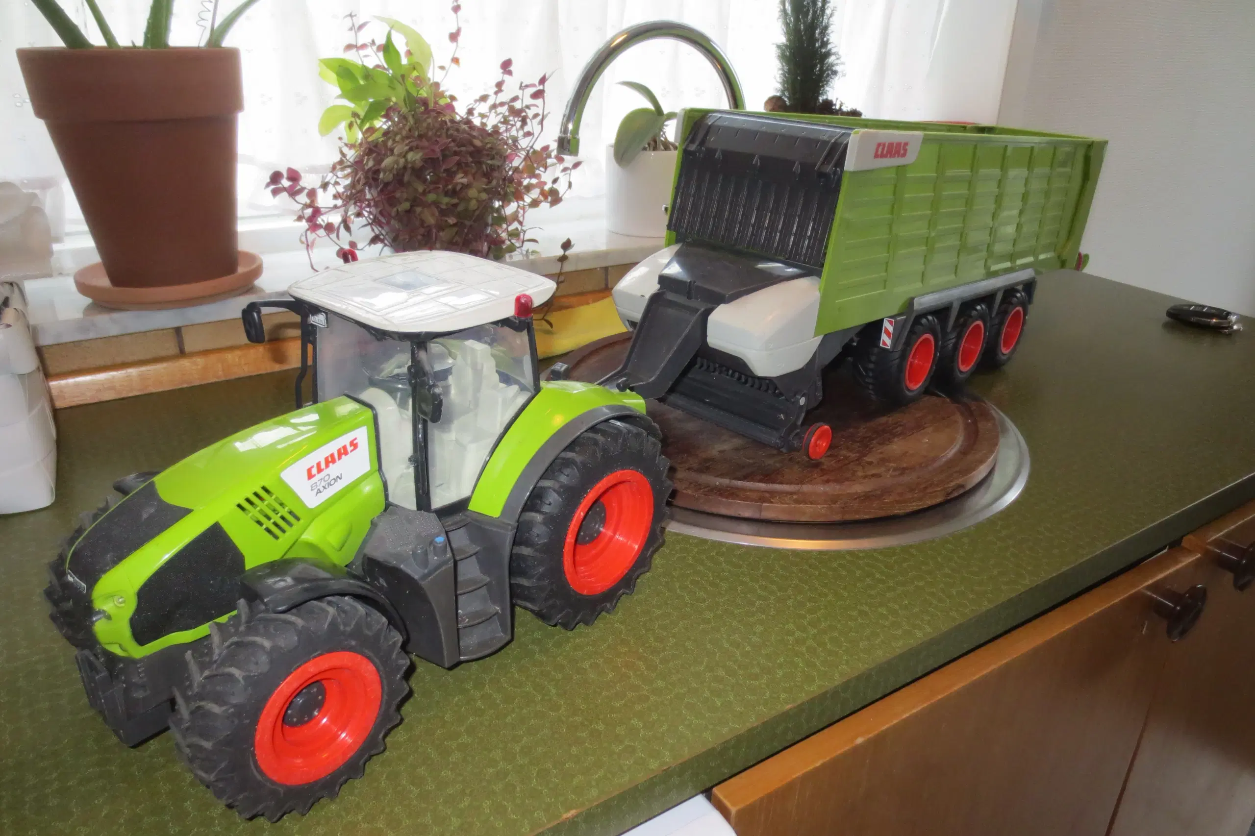 1 stk Claas Axion 870 og Claas Cargos 9600