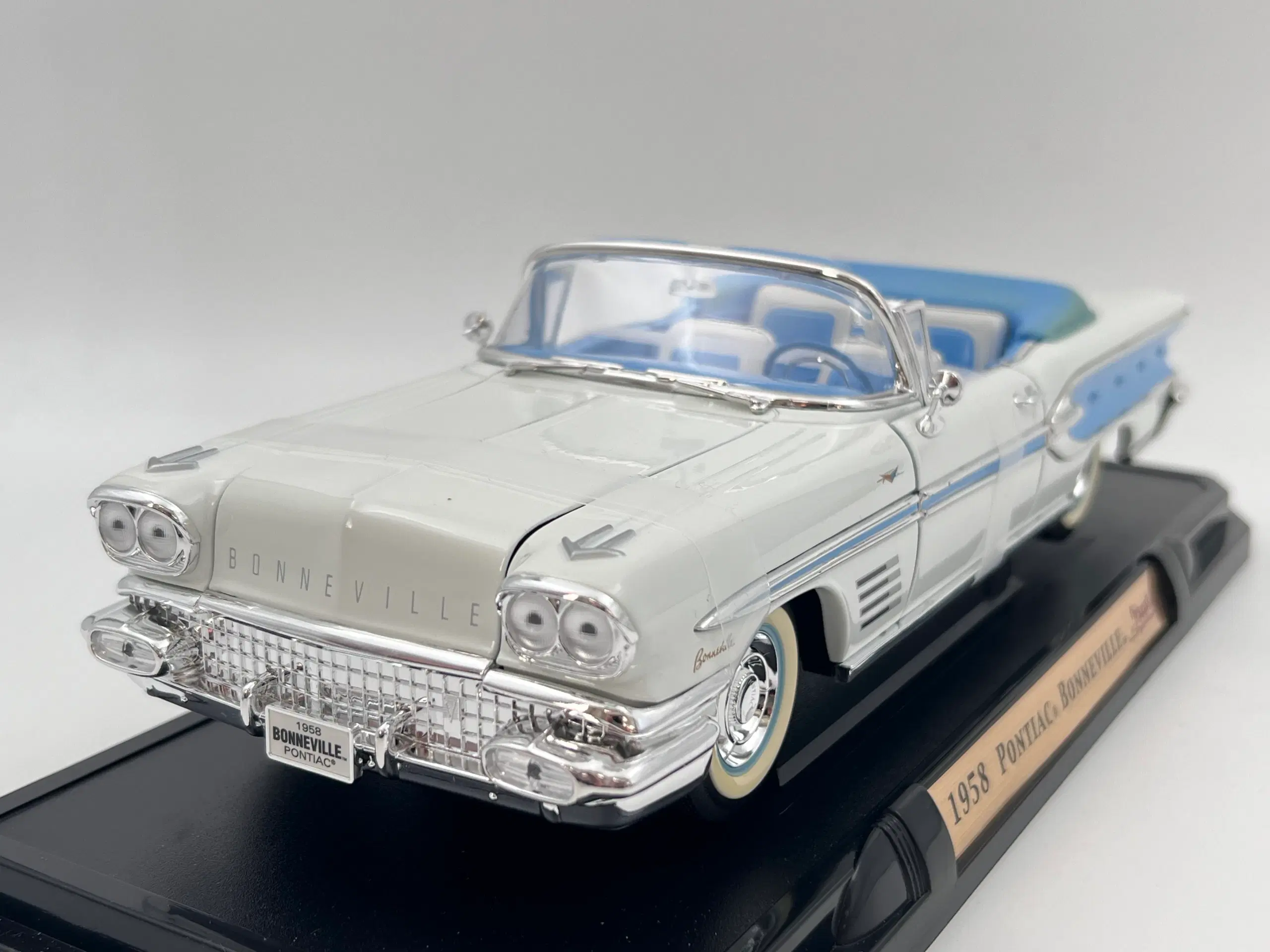 1958 Pontiac Bonneville Convertible 1:18