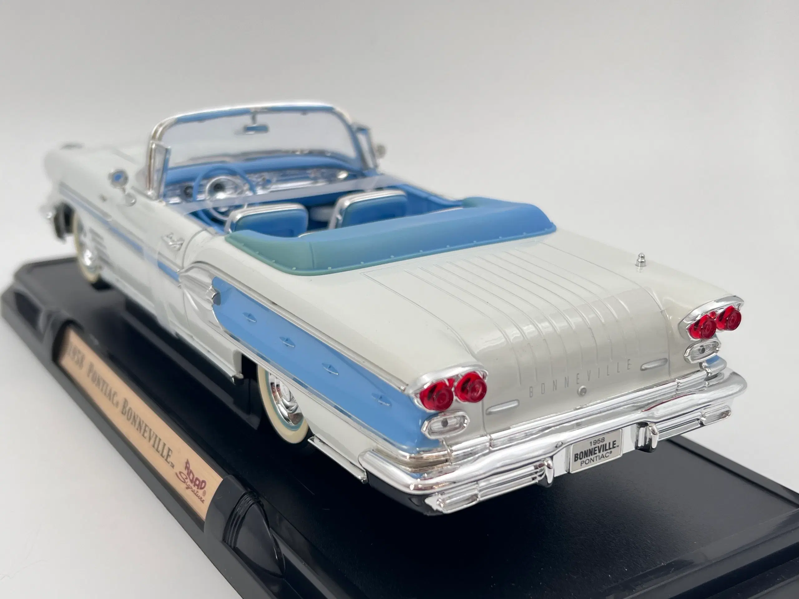 1958 Pontiac Bonneville Convertible 1:18