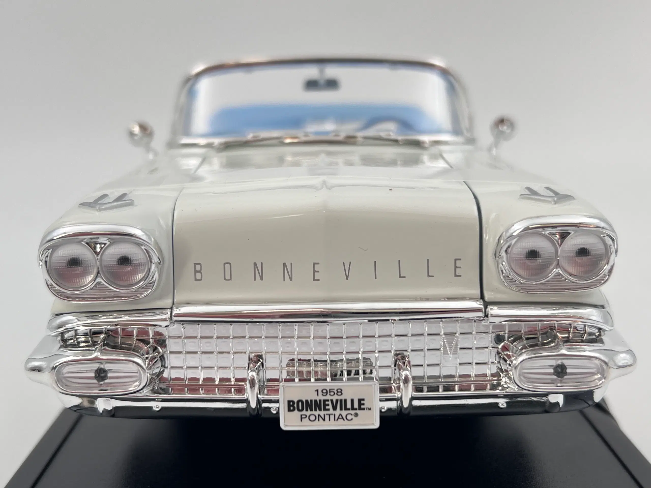 1958 Pontiac Bonneville Convertible 1:18