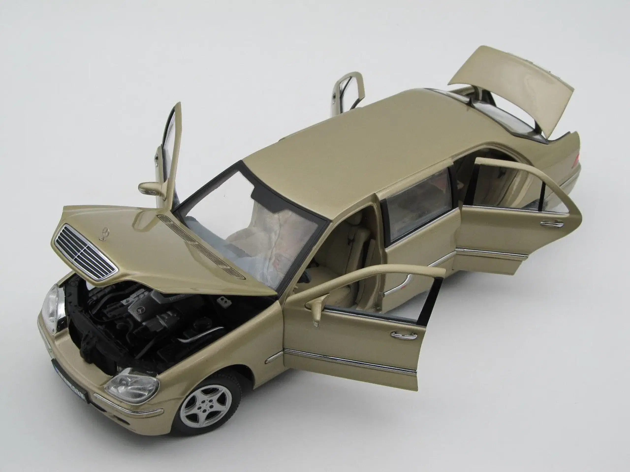 1999 Mercedes-Benz S-Klasse 600 Pullman - 1:18