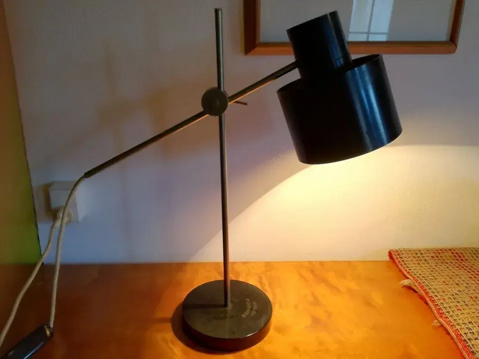 Design bordlampe af Jan Suchan Tjekkiet