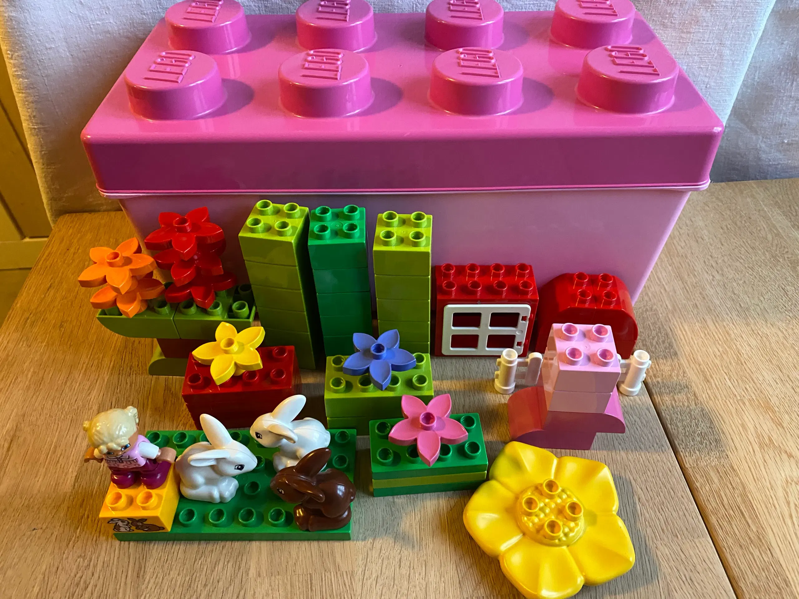 LEGO Duplo kaninunivers med stor legokasse