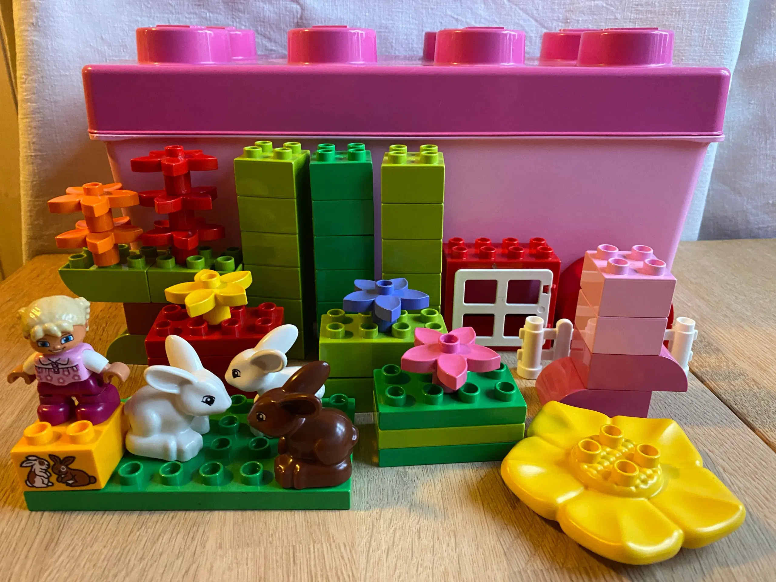 LEGO Duplo kaninunivers med stor legokasse