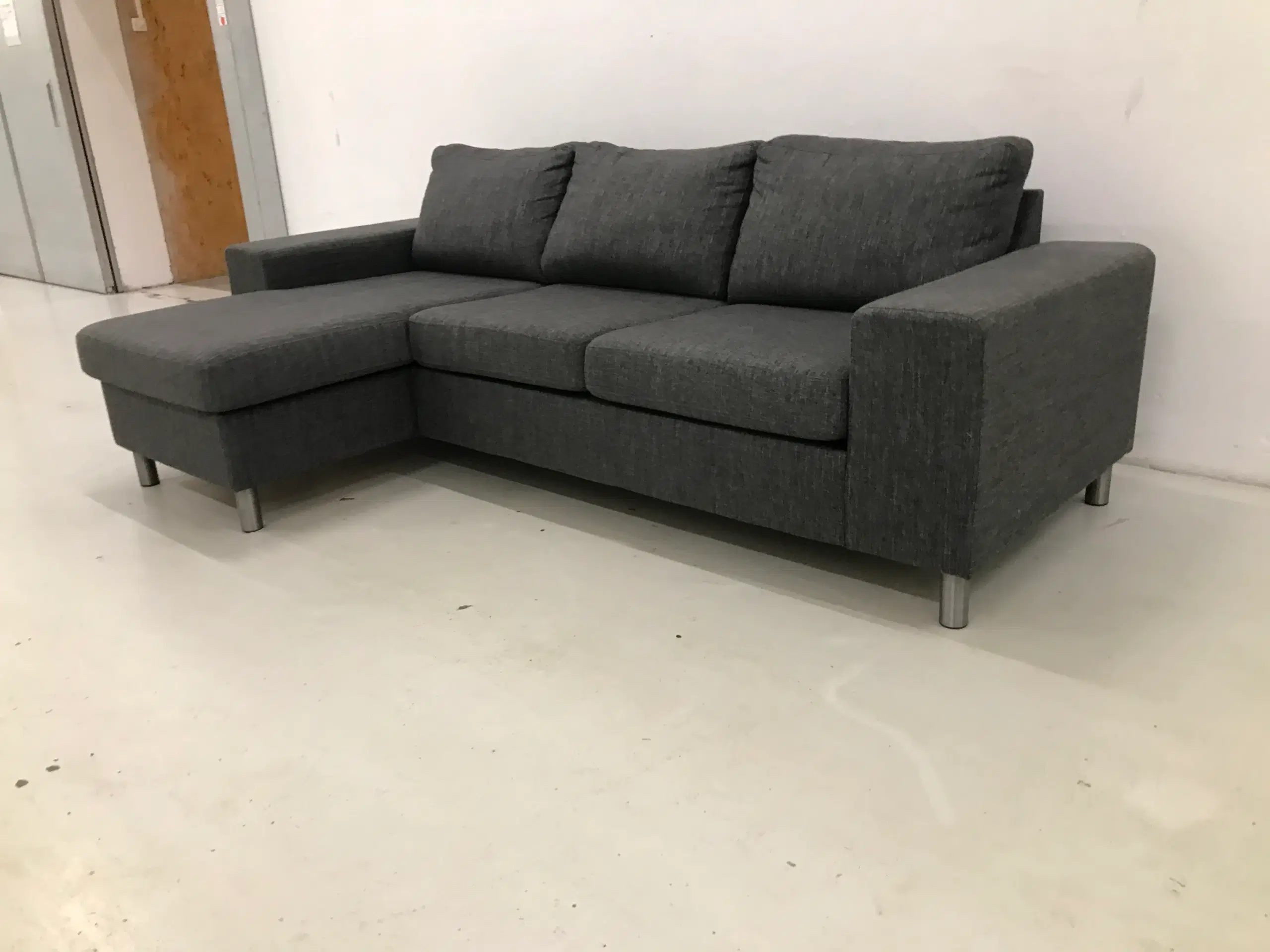 Chaiselong sofa m/vendbar chaiselong mørke grå