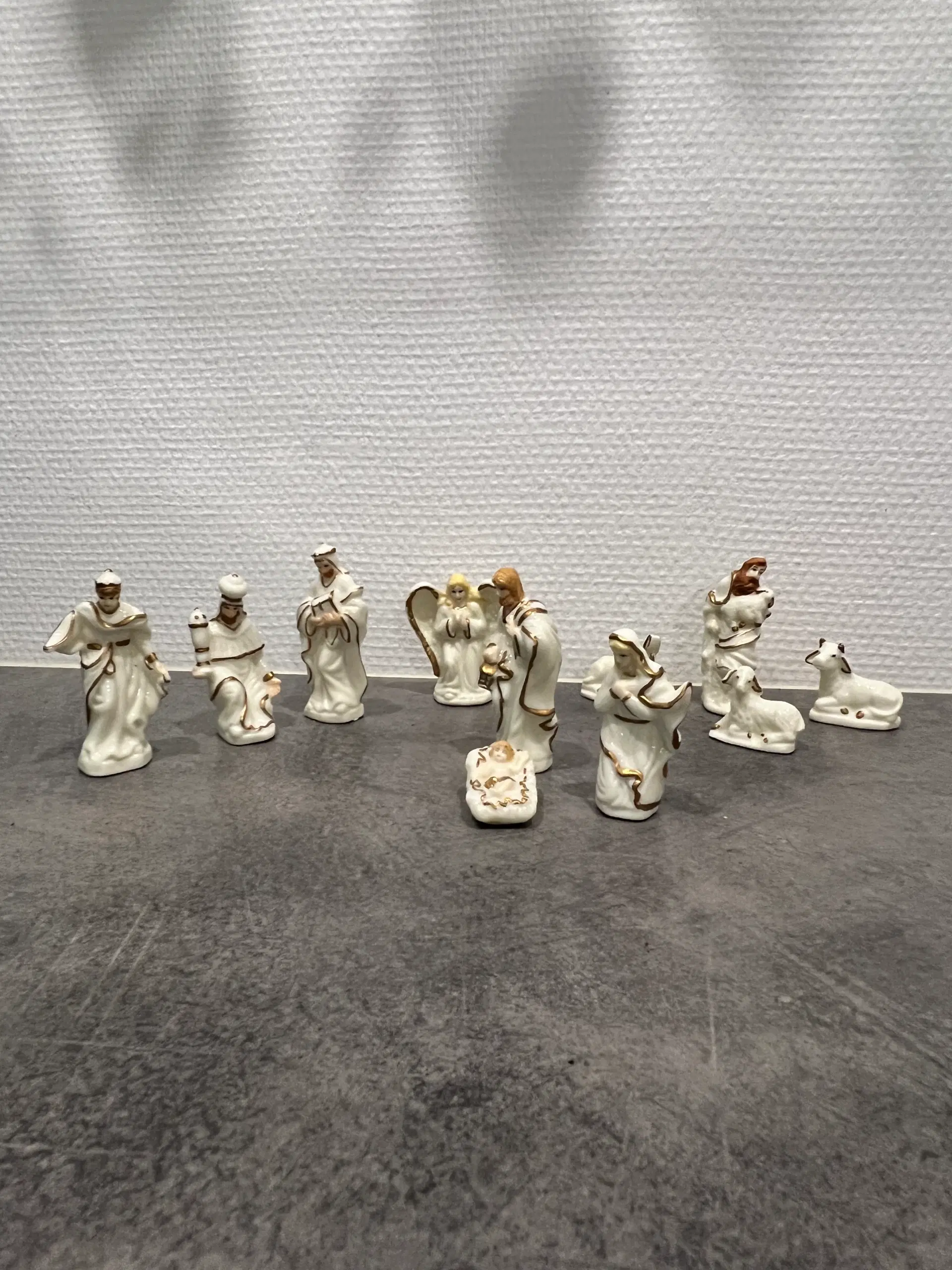 Små porcelæns religiøse figurer" jesus fødsel"