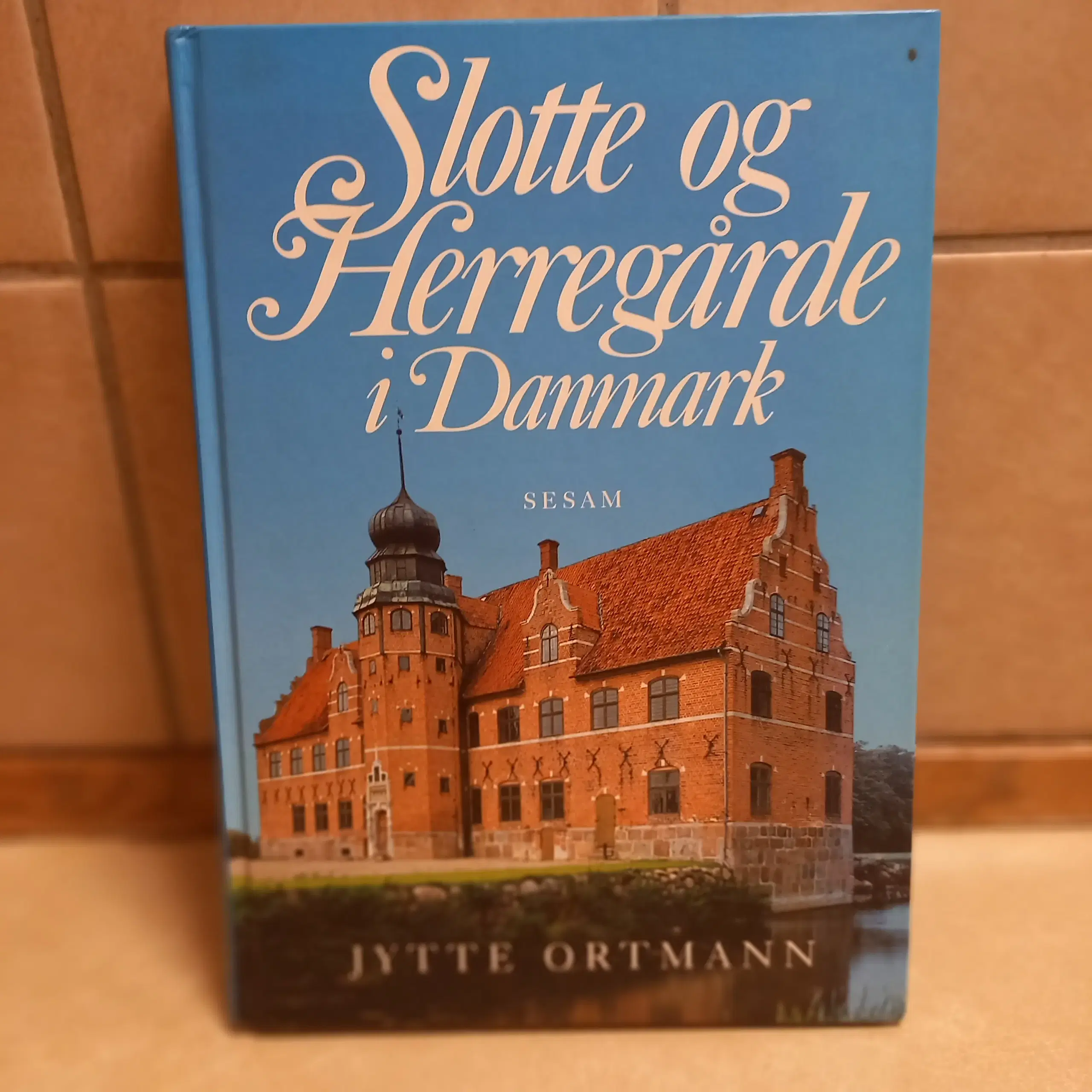 Slotte og herregårde i Danmark af Jytte Ortmann