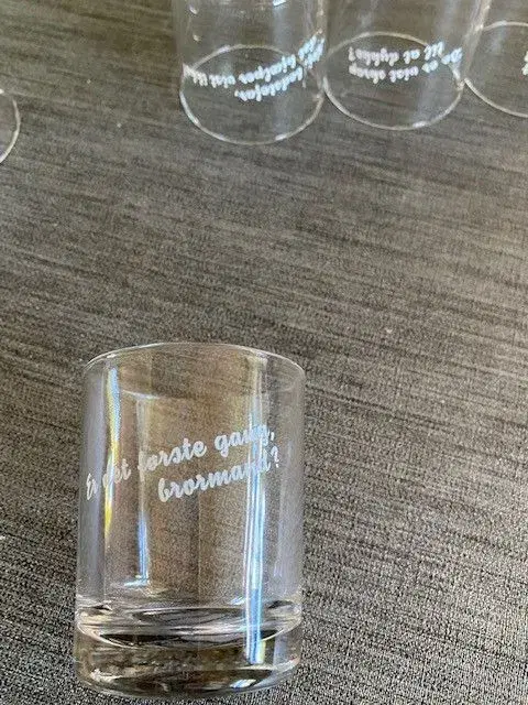 6 glas med tekst