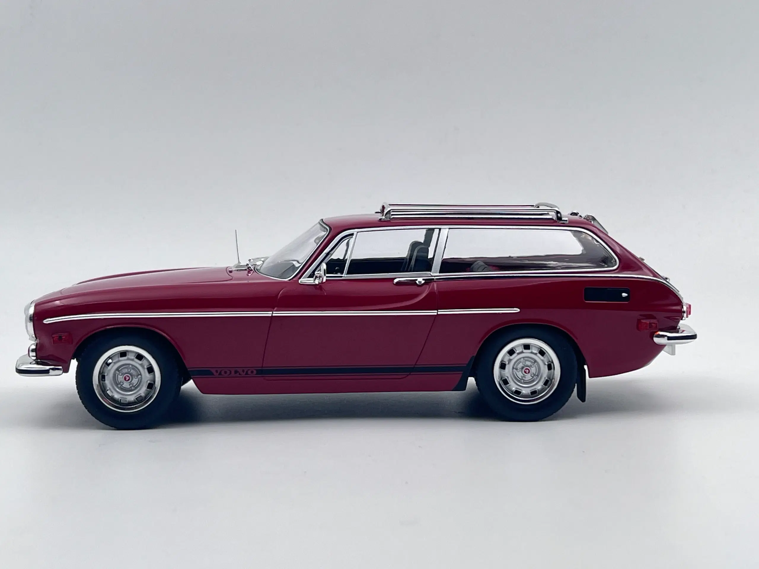 1972 Volvo P1800 ES 1:18  Super flot og detaljeret