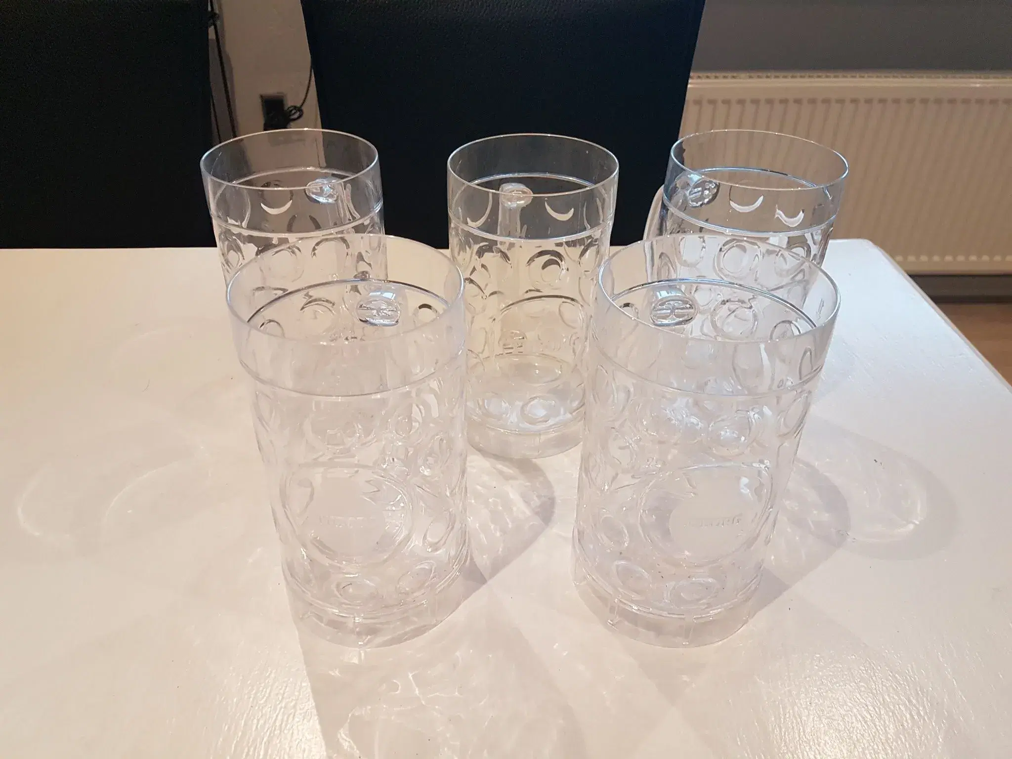 Diverse øl og drinks glas