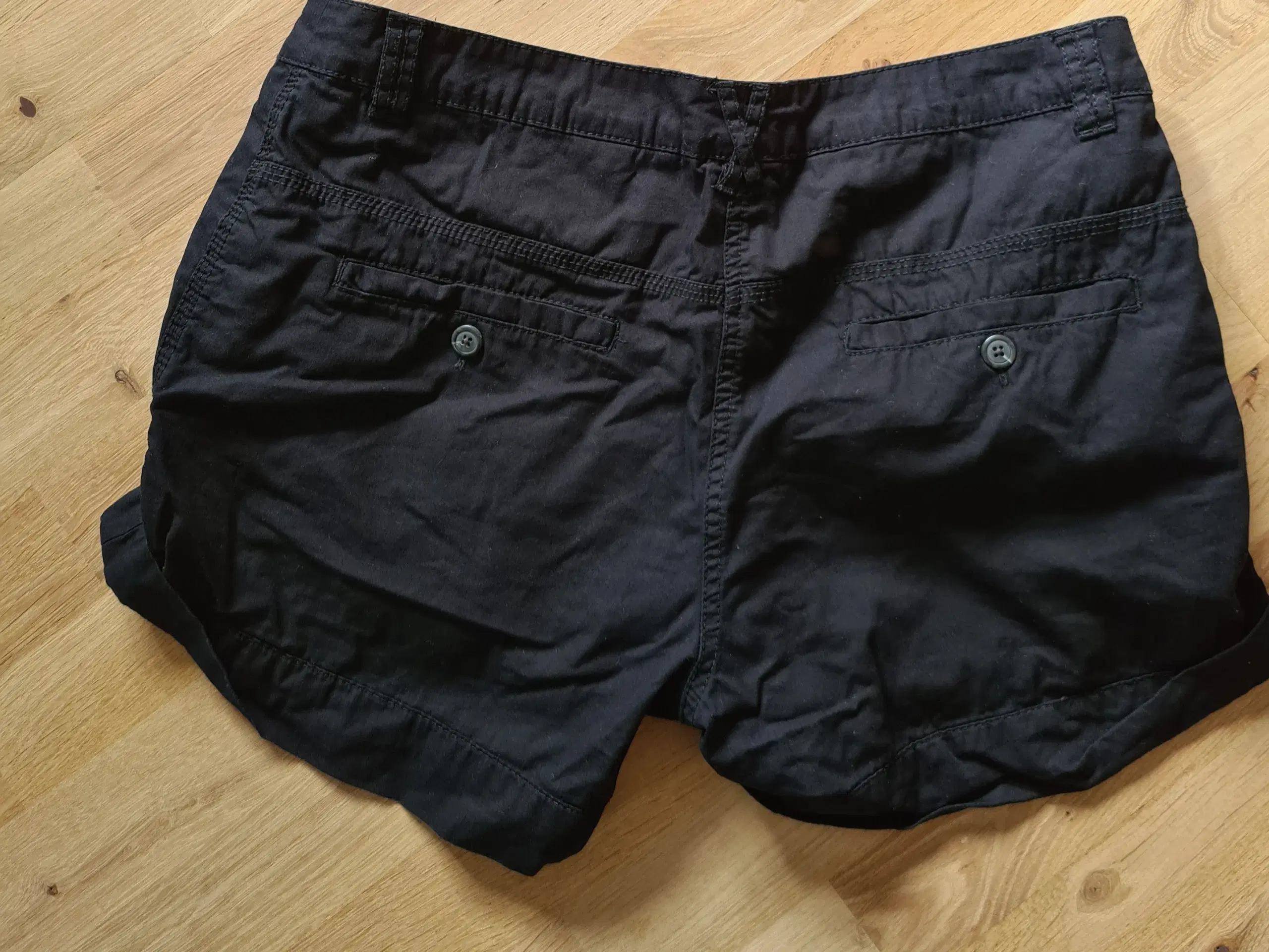 NYE shorts str 44