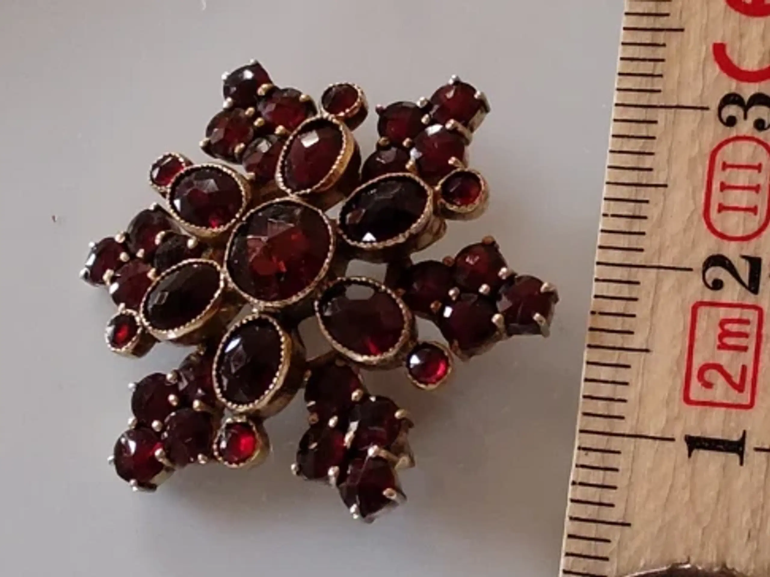 Broche, Forgyldt Granat