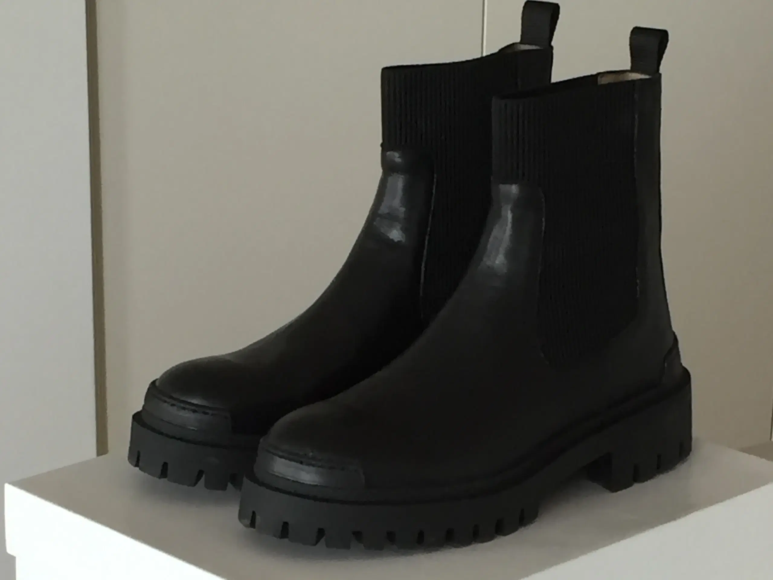 Angulus Chelsea boots