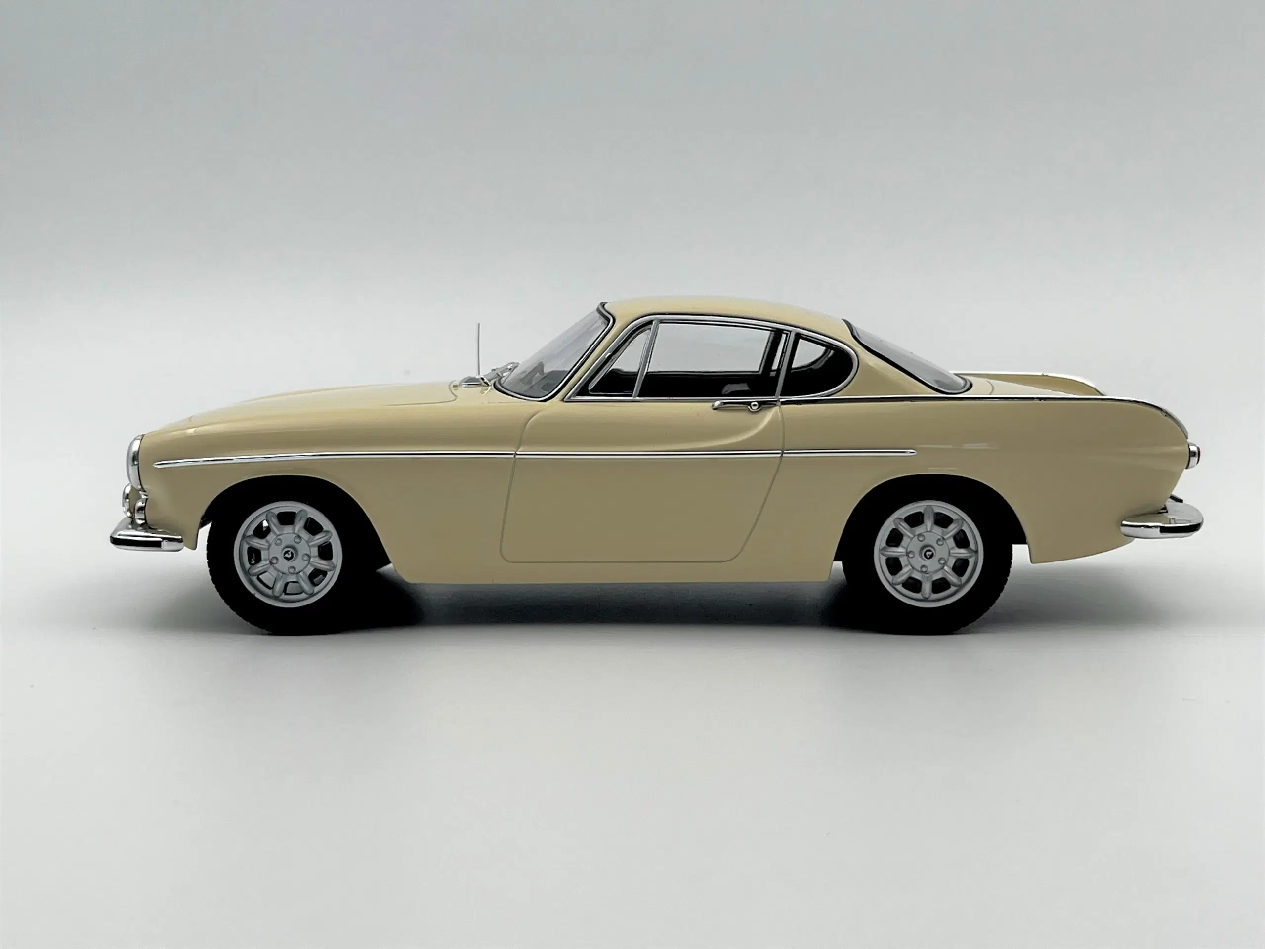 1967 Volvo P1800 S "The Saint" Limited Ed - 1:18