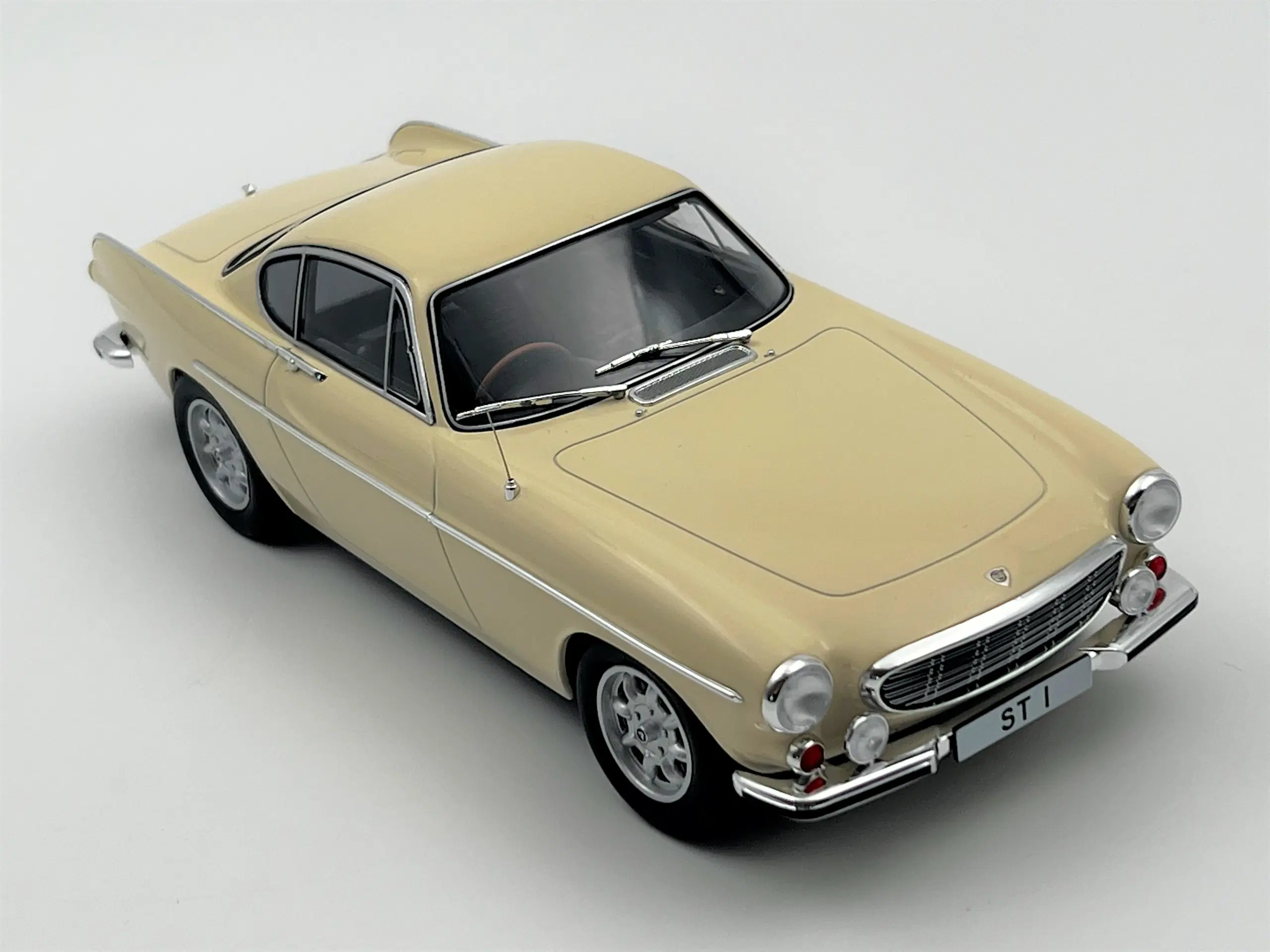 1967 Volvo P1800 S "The Saint" Limited Ed - 1:18