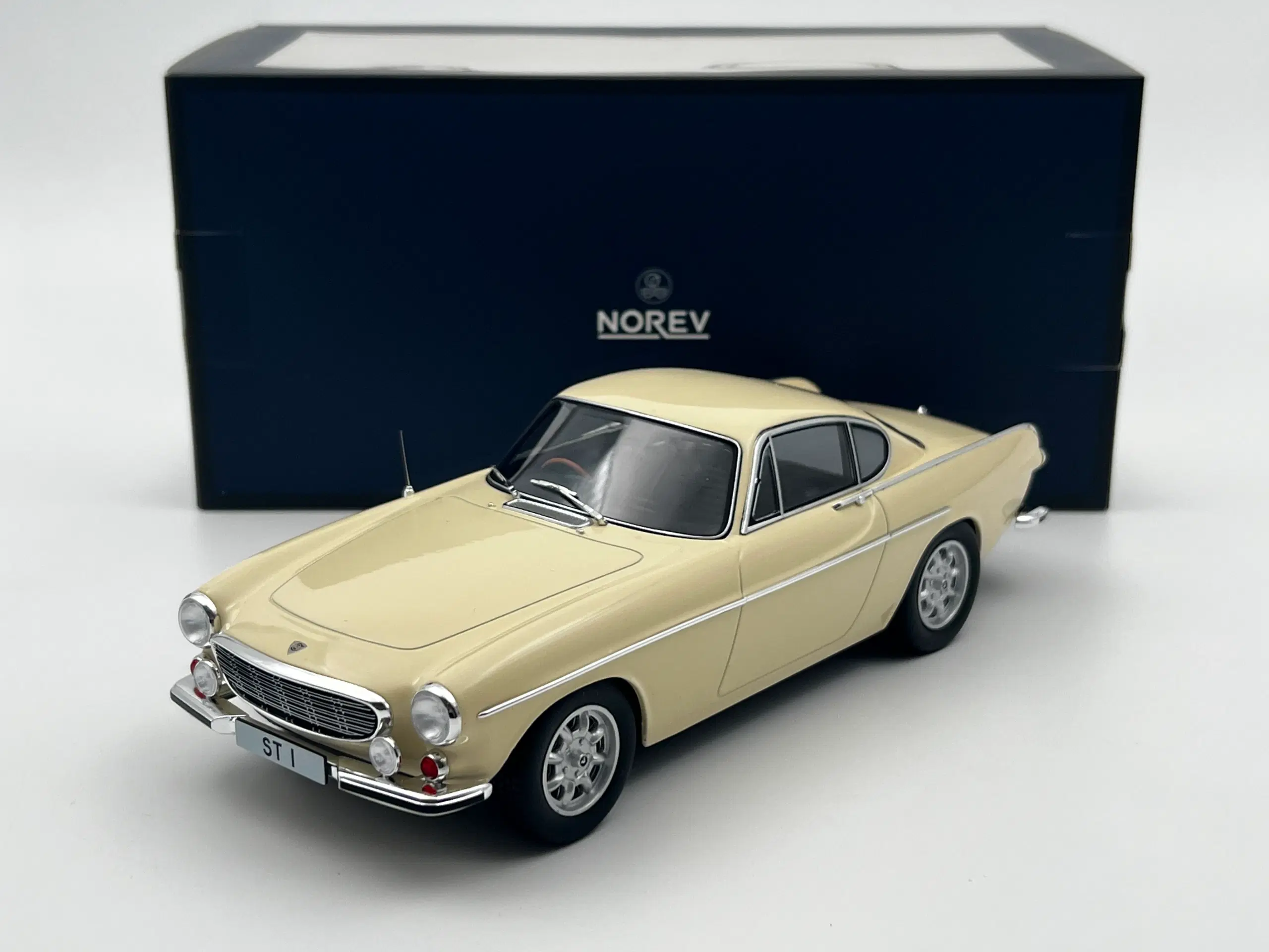 1967 Volvo P1800 S "The Saint" Limited Ed - 1:18