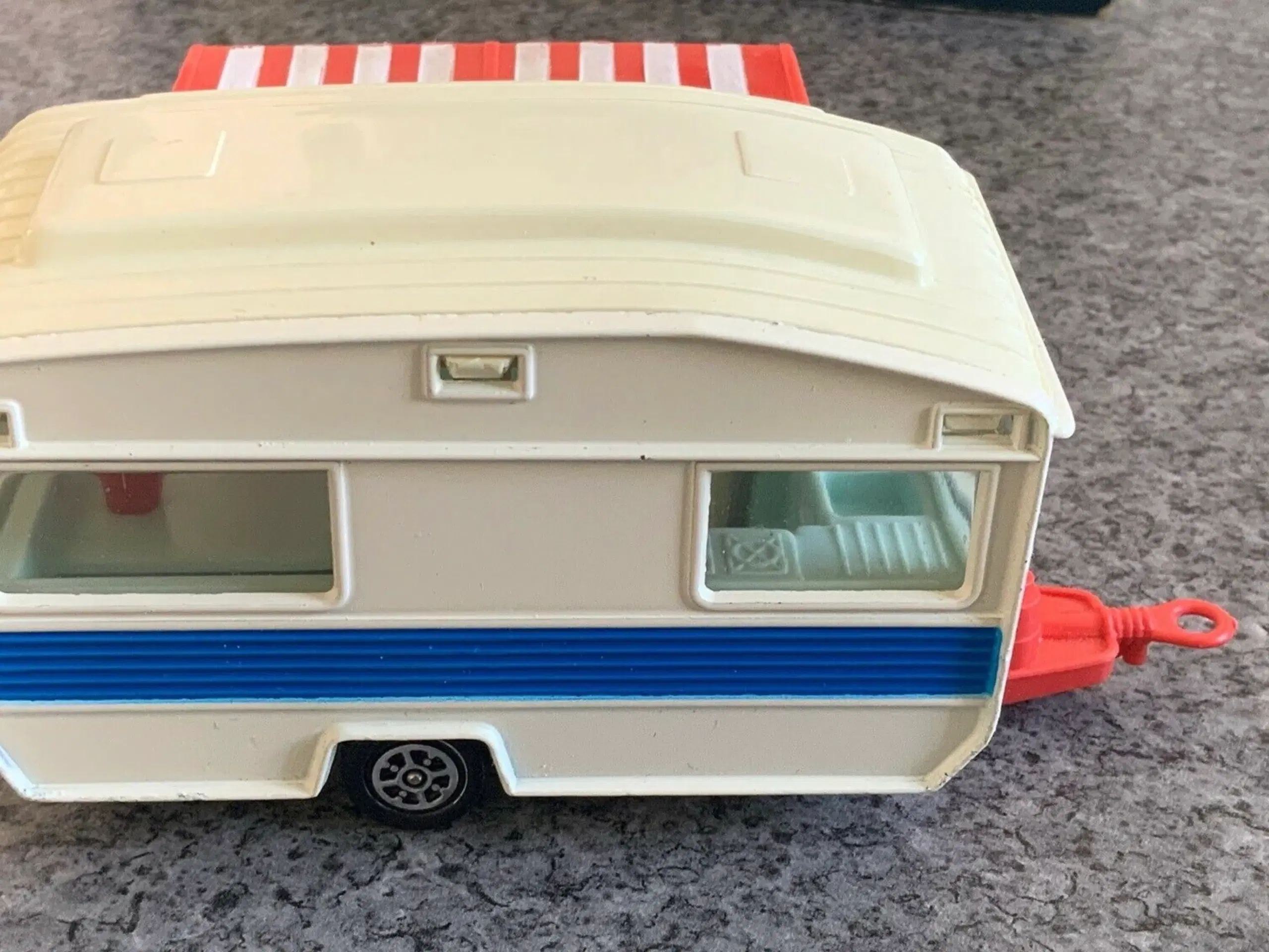 Corgi Toys No 490 Touring Caravan scale 1:46