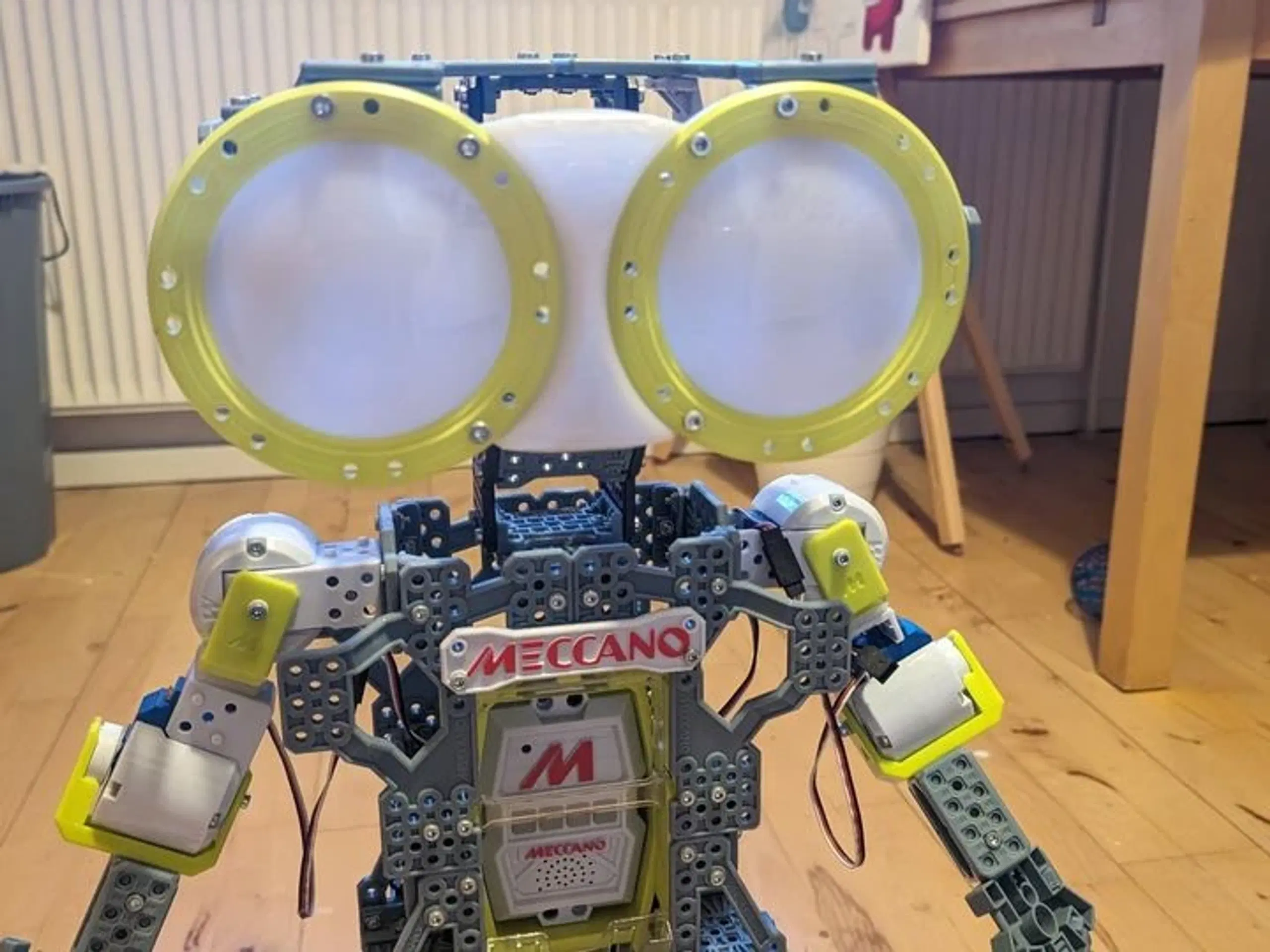 Meccanoid stemmestyret og programmérbar robot