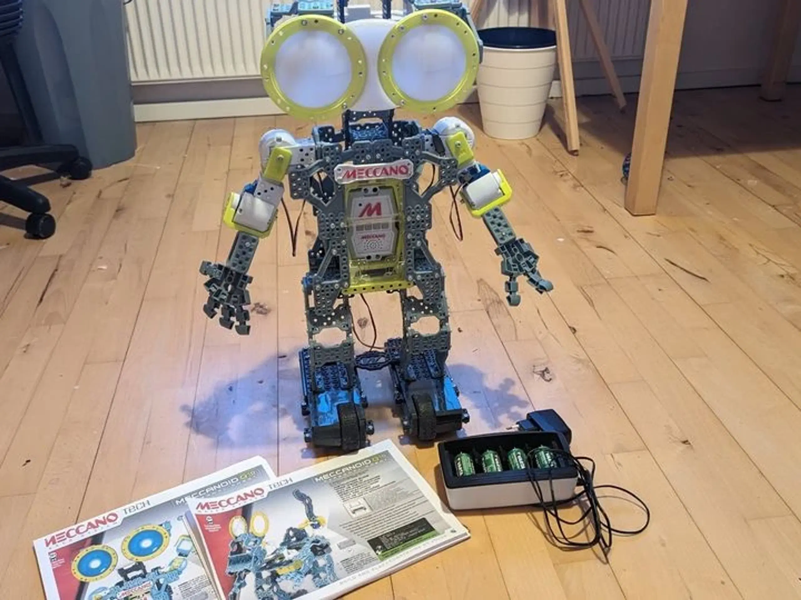 Meccanoid stemmestyret og programmérbar robot