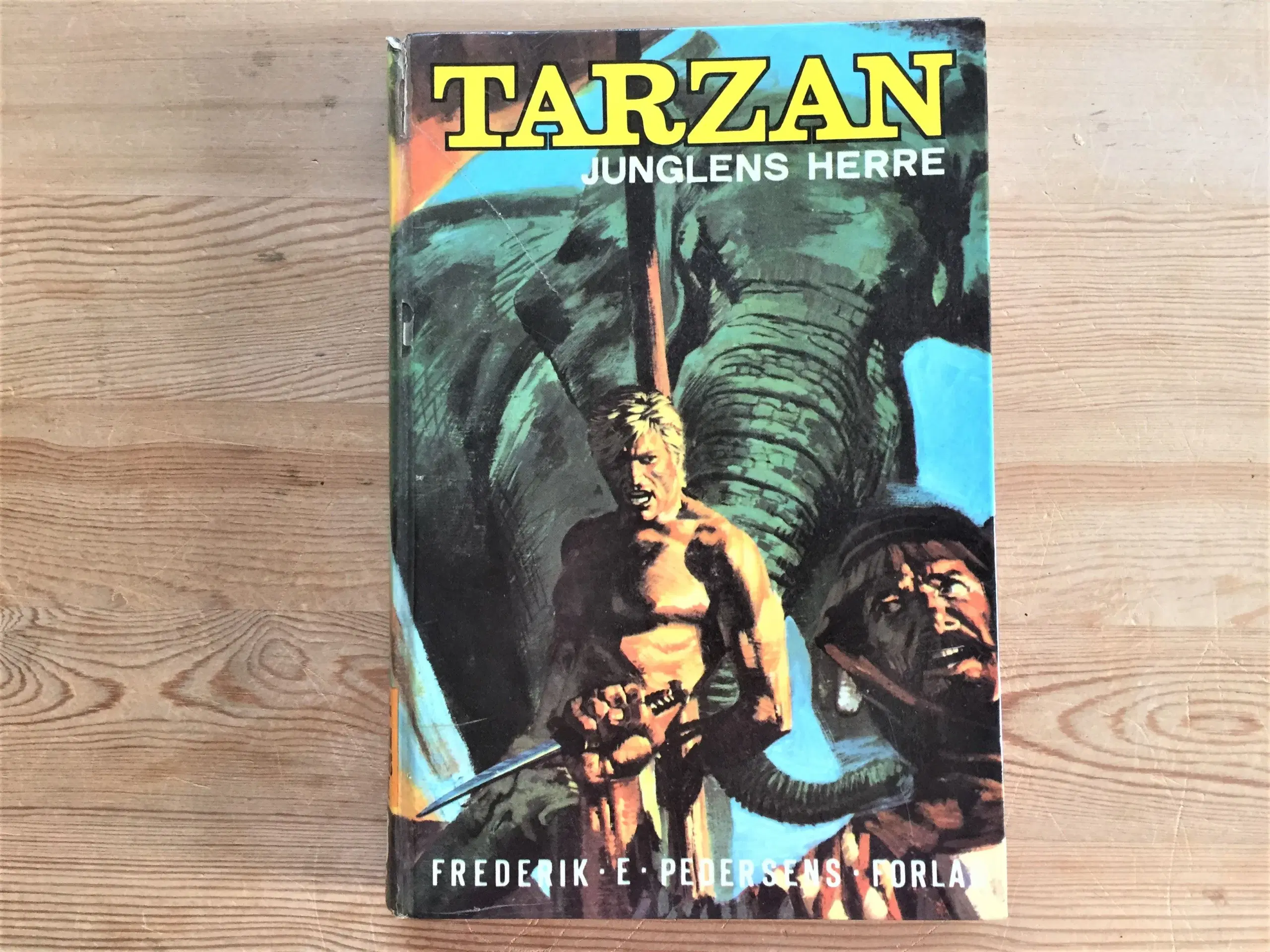 7 gl Tarzan bøger og 17 gl ungdomsbøger