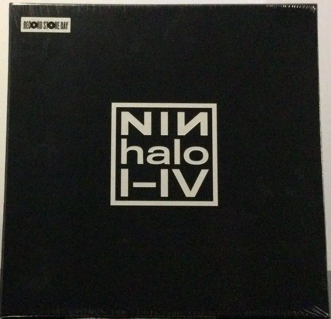 Nine Inch Nails stuff til salg