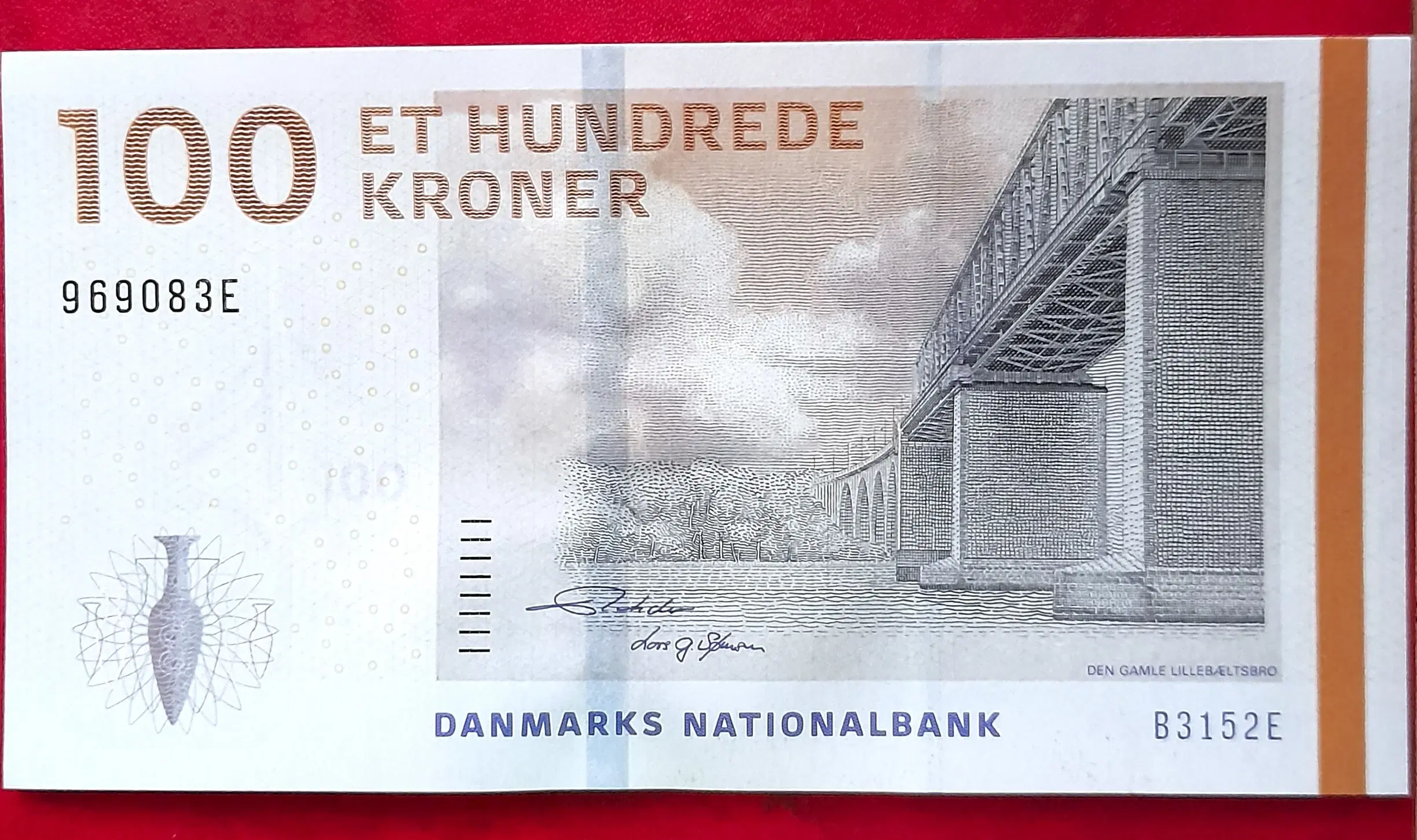 UNC / BANKFRISK ET HUNDREDE 100 KRONE 2015