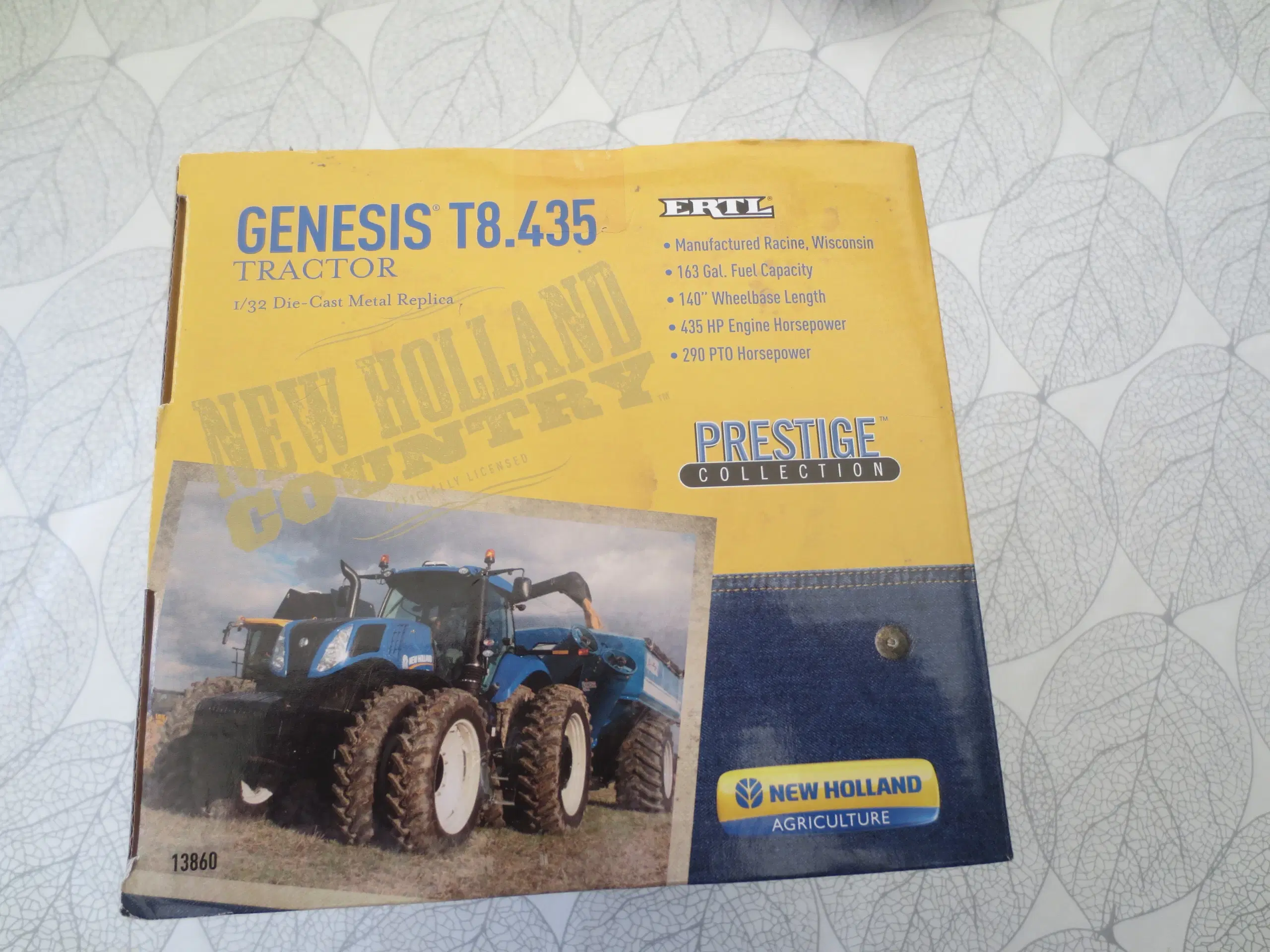 1 stk Ny New Holland T8435 ERTL metal