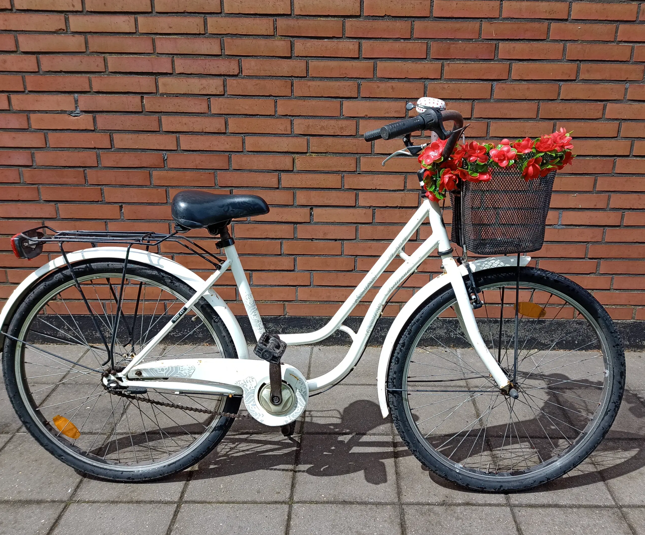 Hvid pigecykel ca str 12-15 år