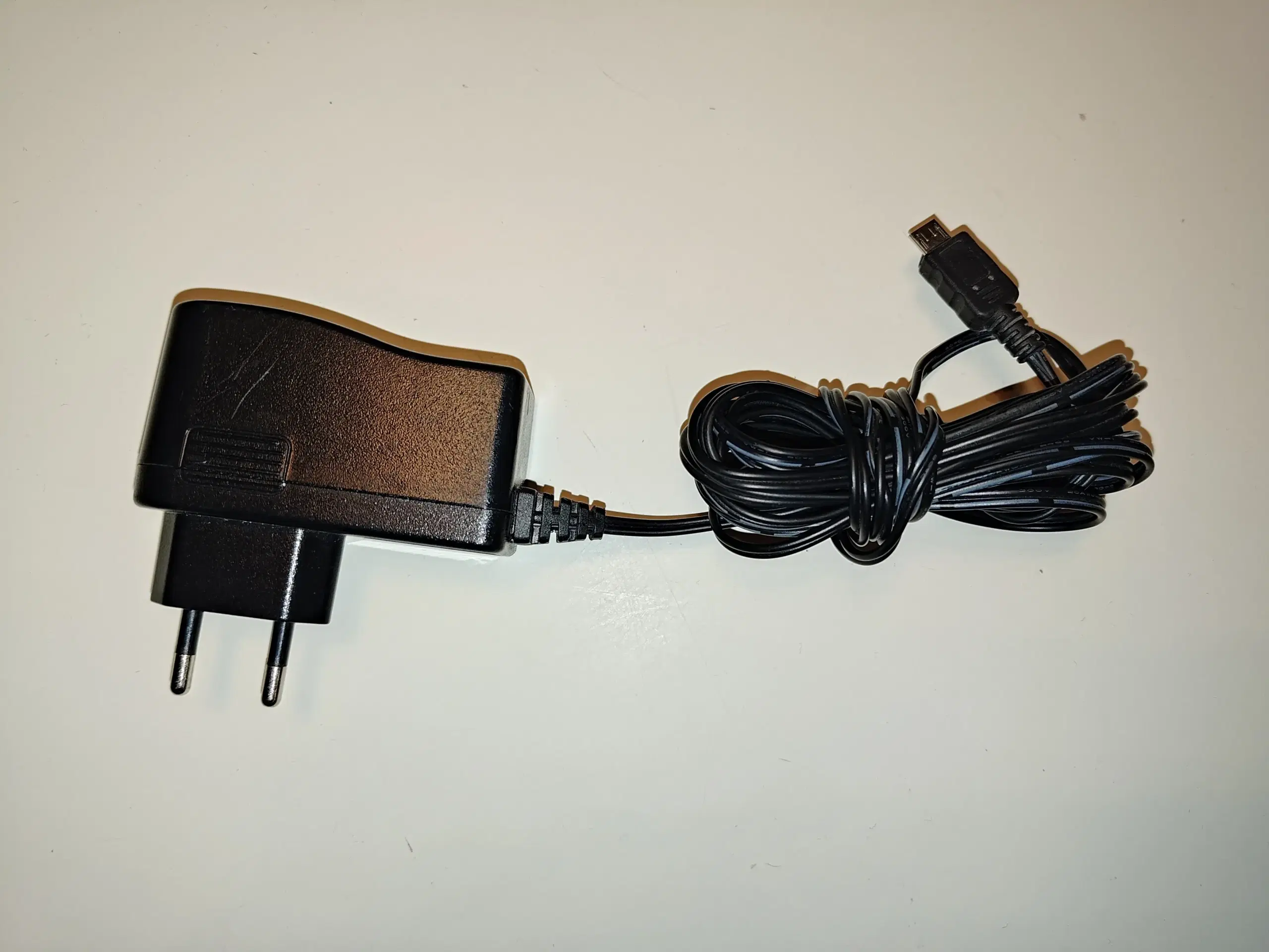 Strømforsyning microusb 5V/2A