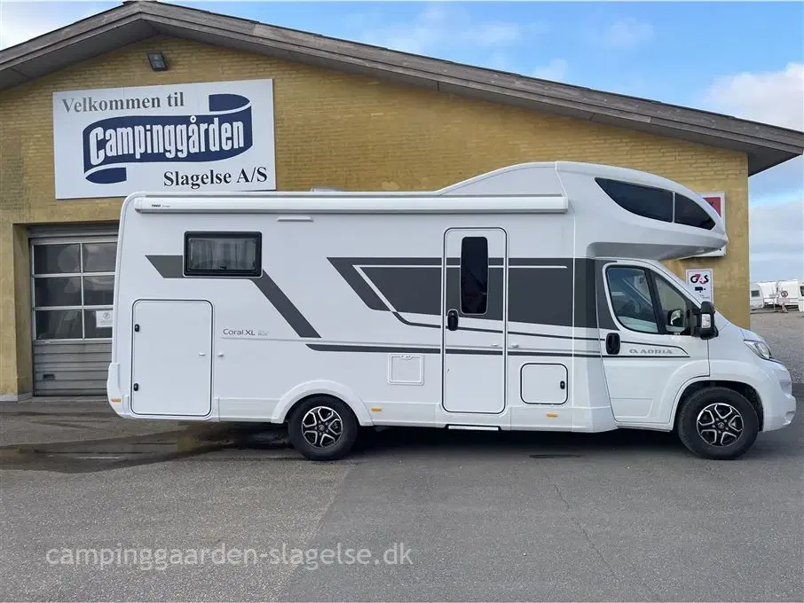 2024 - Adria Coral XL Plus 660 SL   Alkovemodel - VOGNEN ER PÅ LAGER