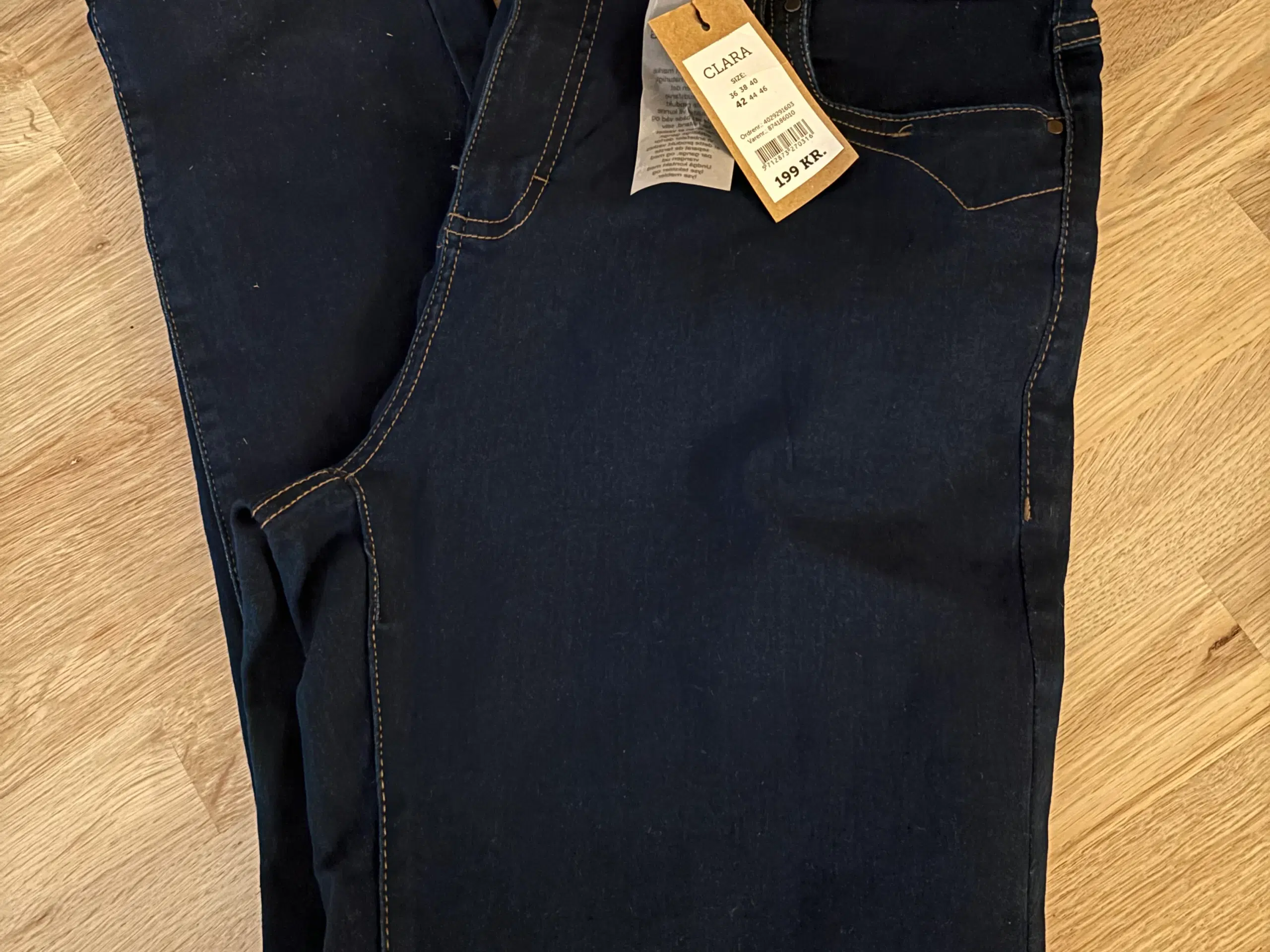 I Hvidovre nye jeans str 42 Mrk Clara