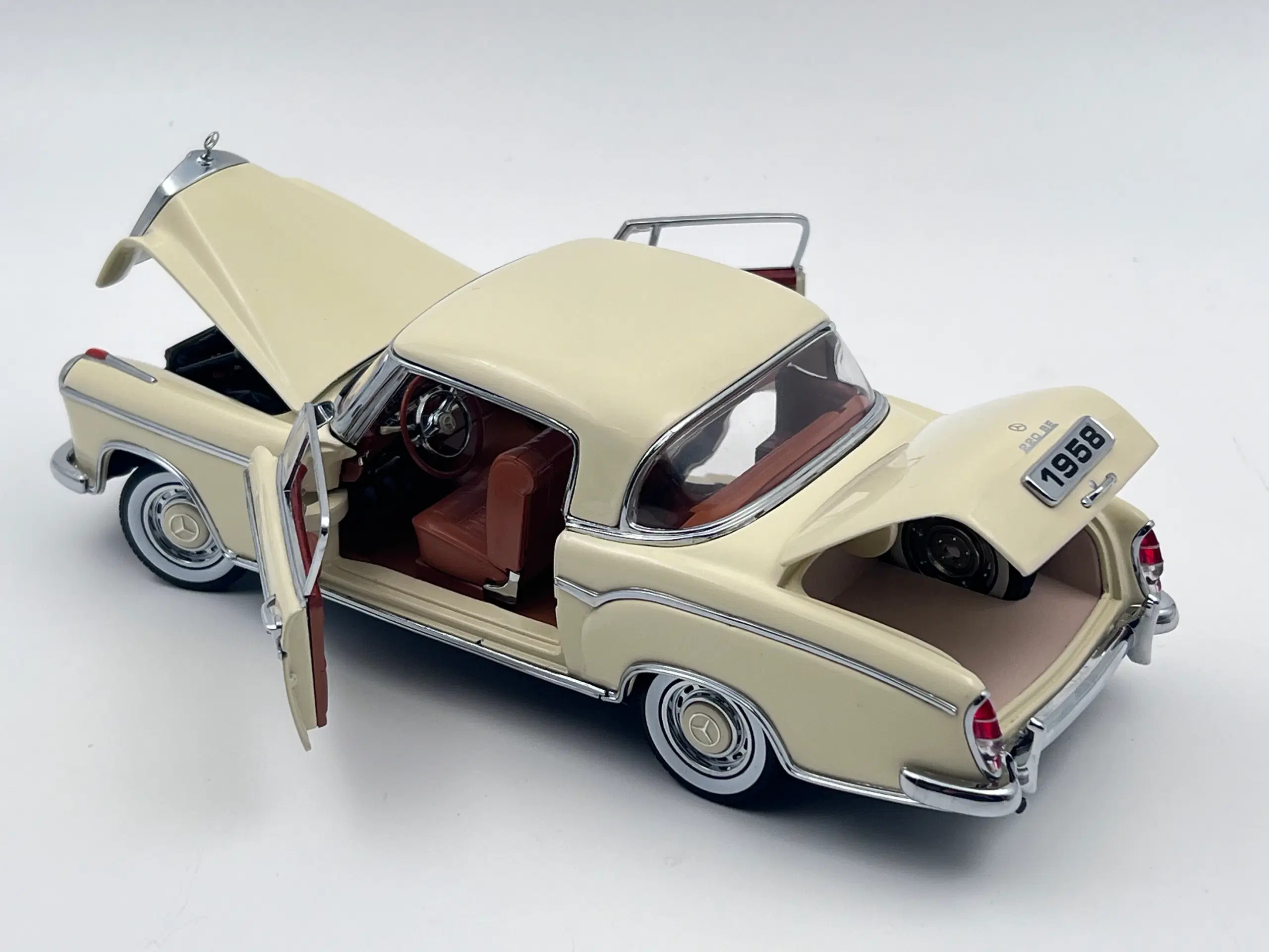 1958 Mercedes 220 SE Coupe 1:18