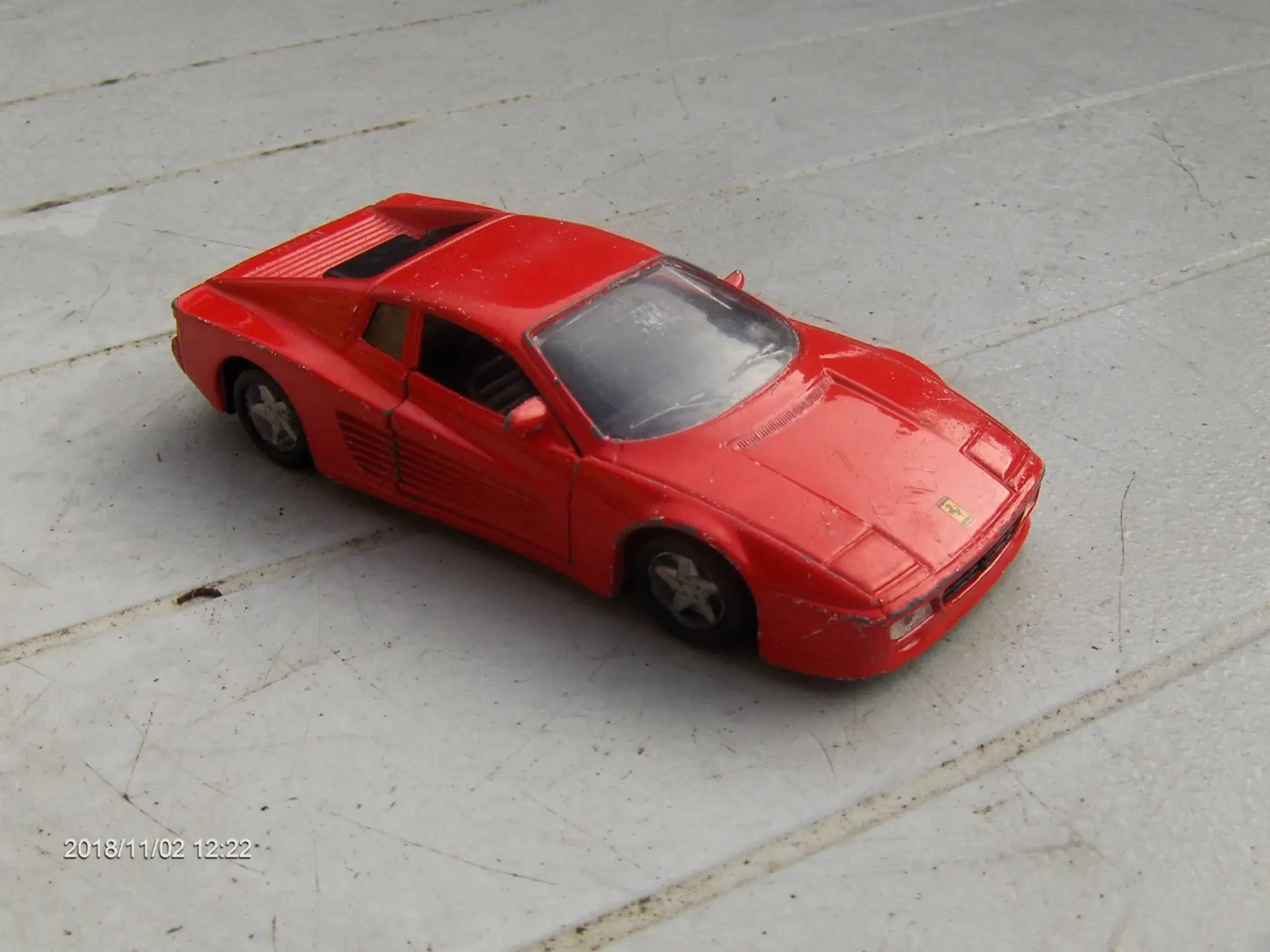 MAISTO - Ferrari 512TR Testarossa - 1/39