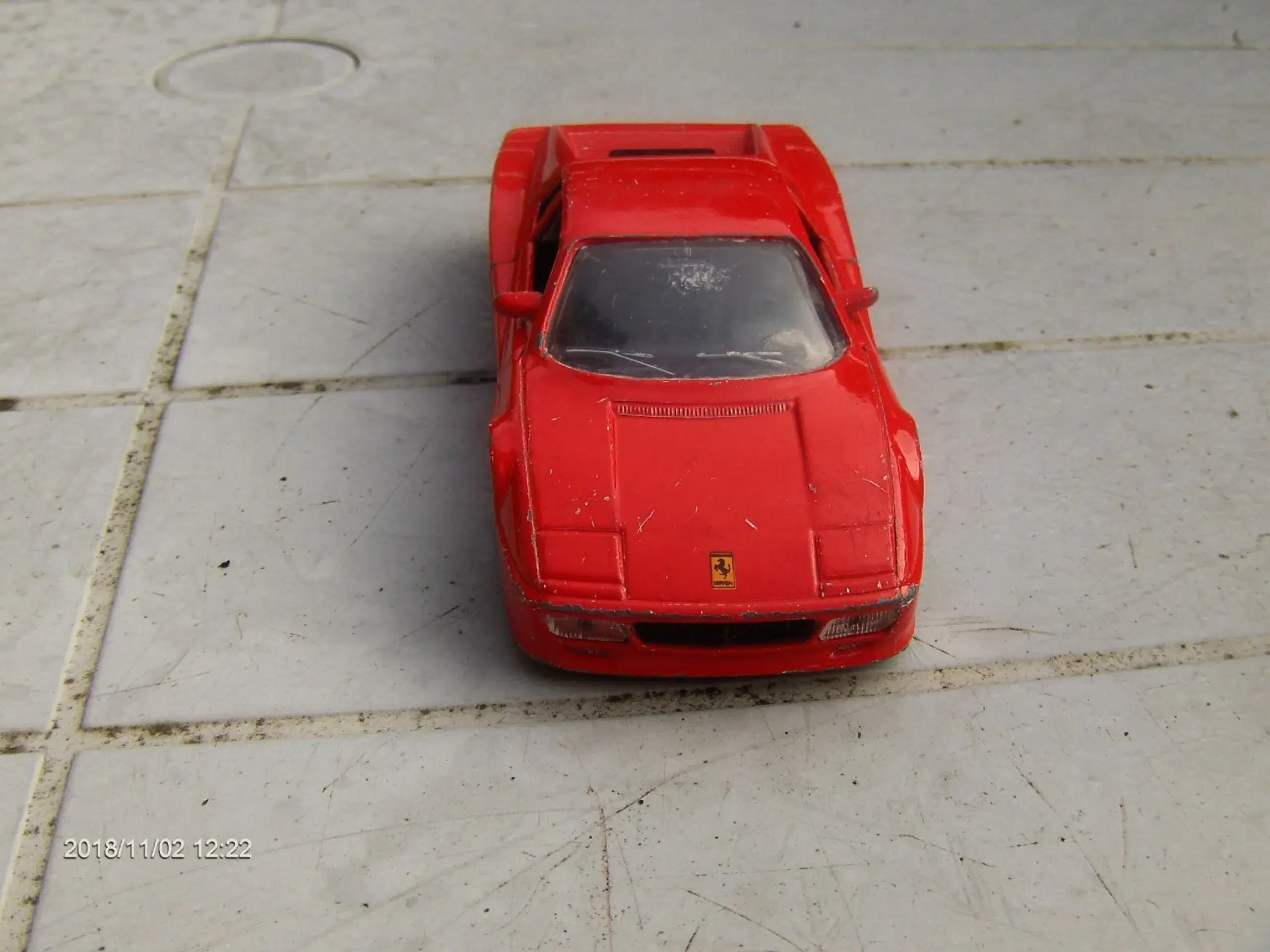 MAISTO - Ferrari 512TR Testarossa - 1/39