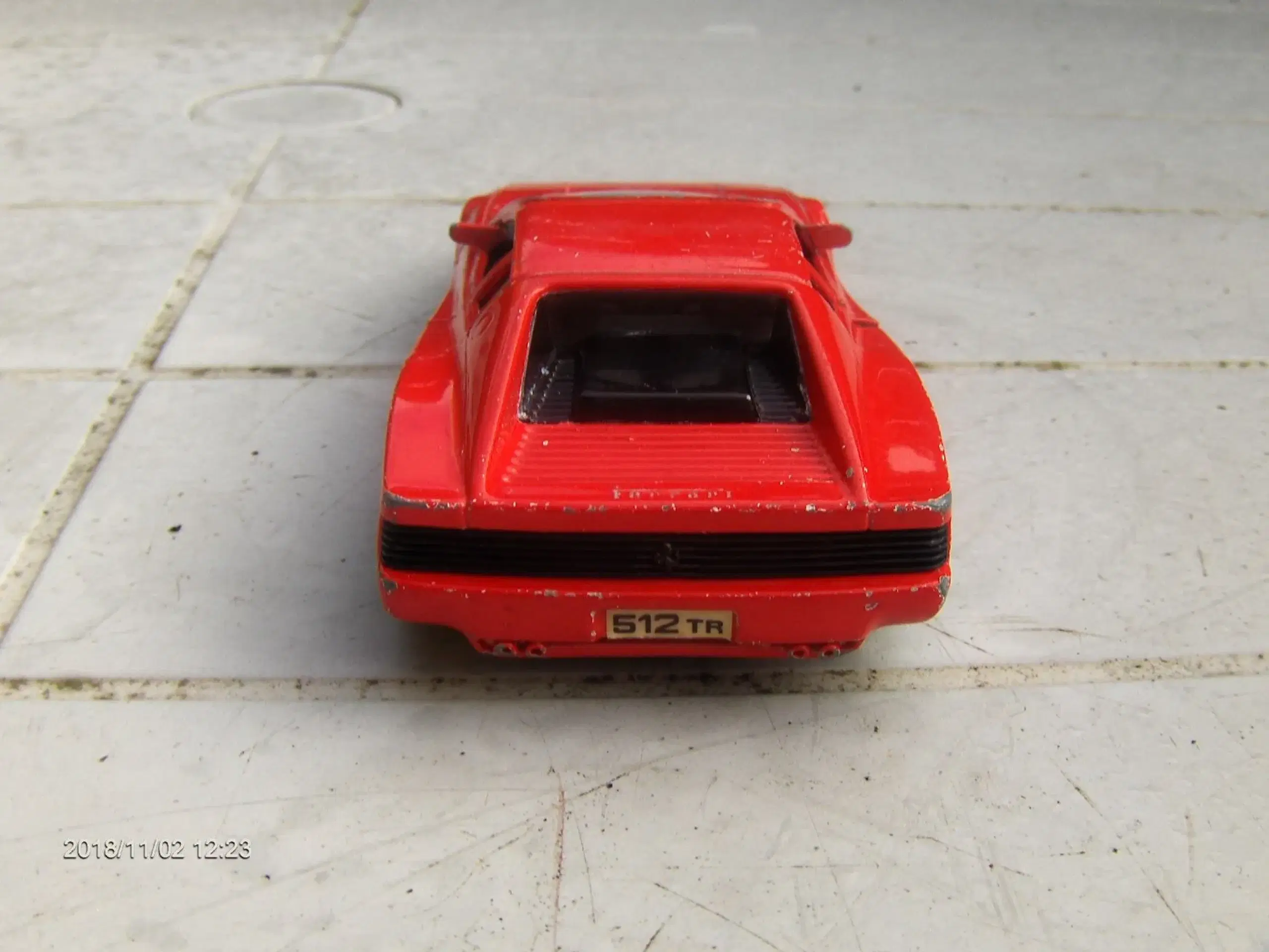 MAISTO - Ferrari 512TR Testarossa - 1/39