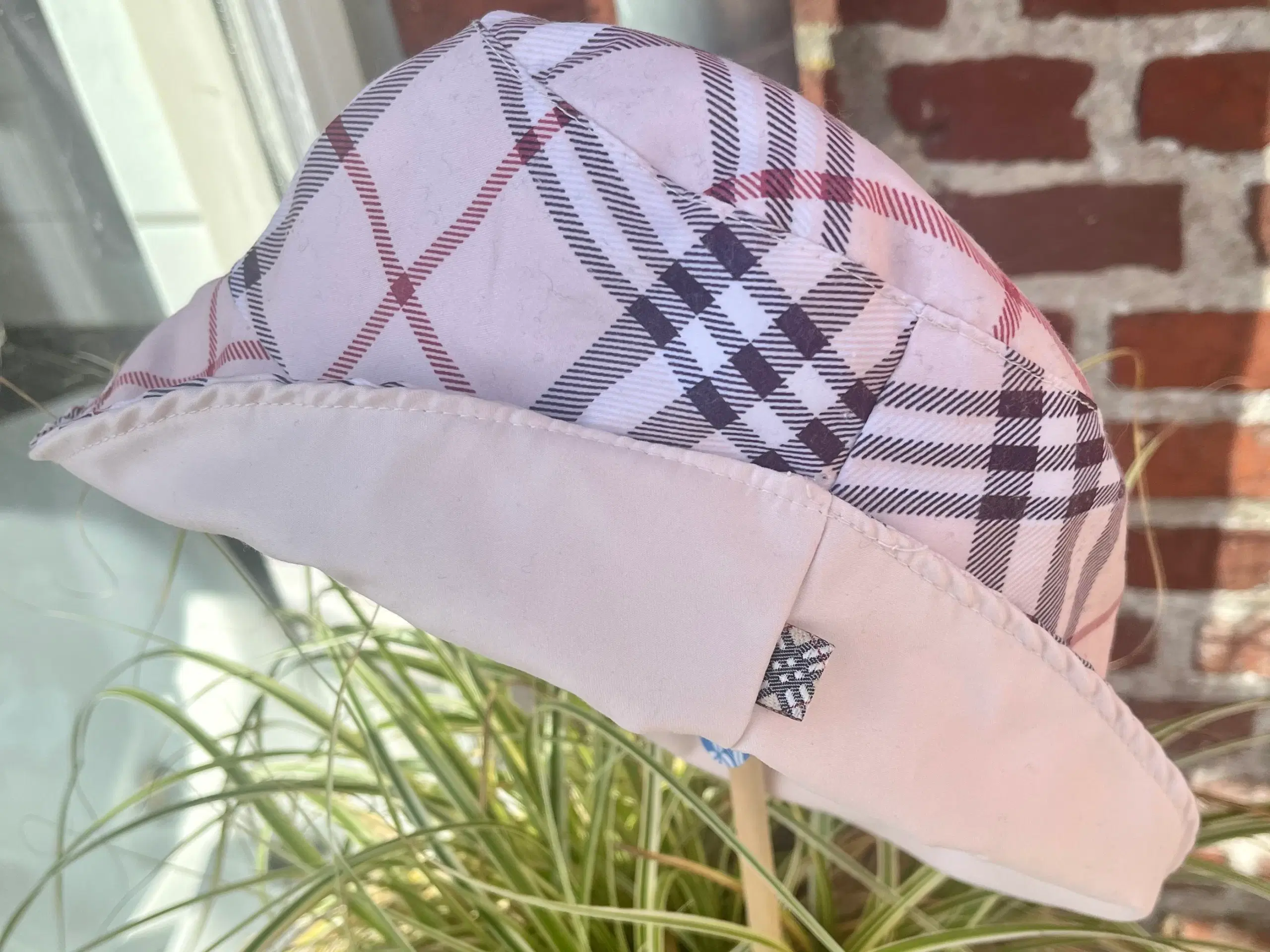 Burberry hat