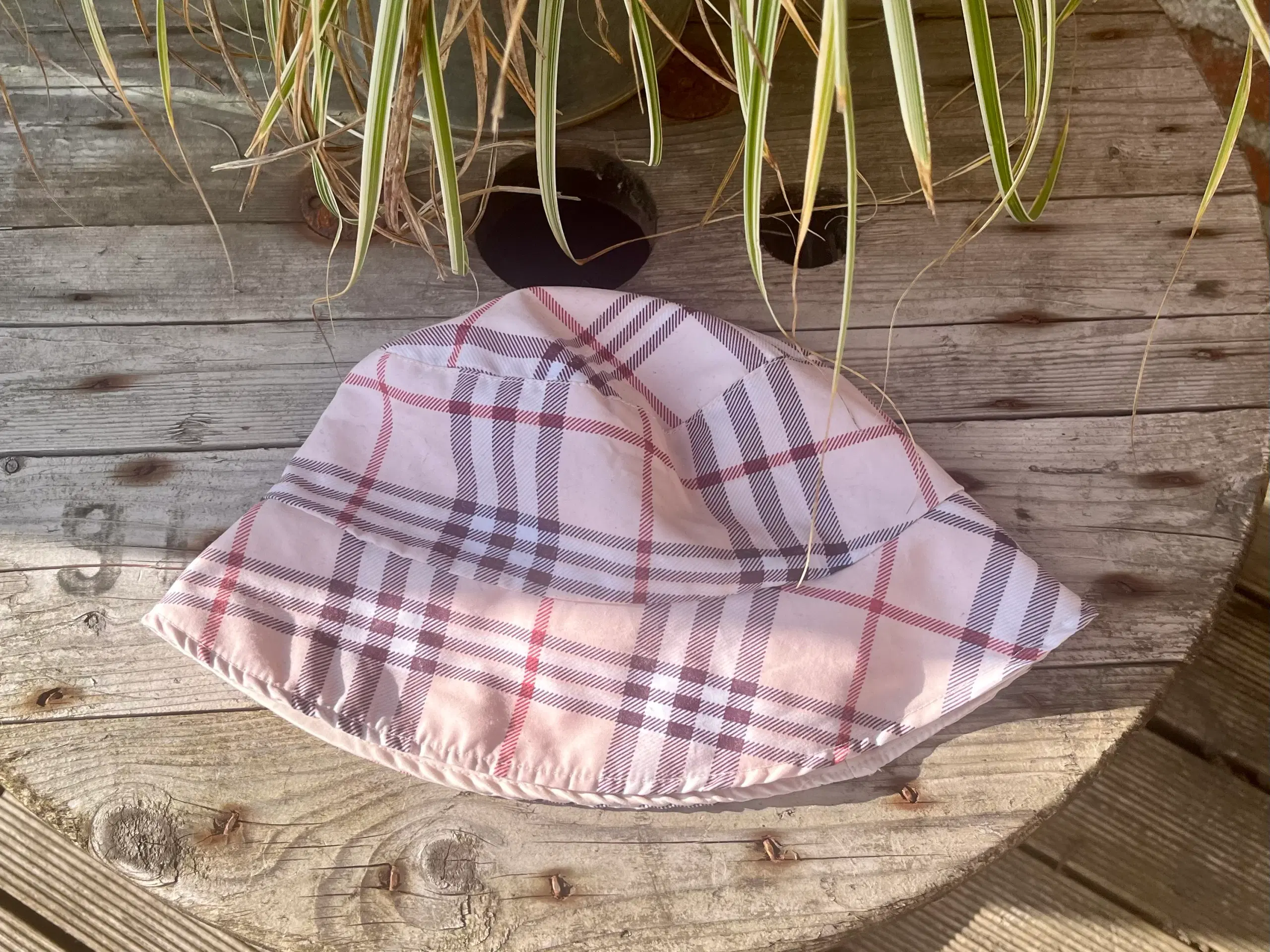 Burberry hat