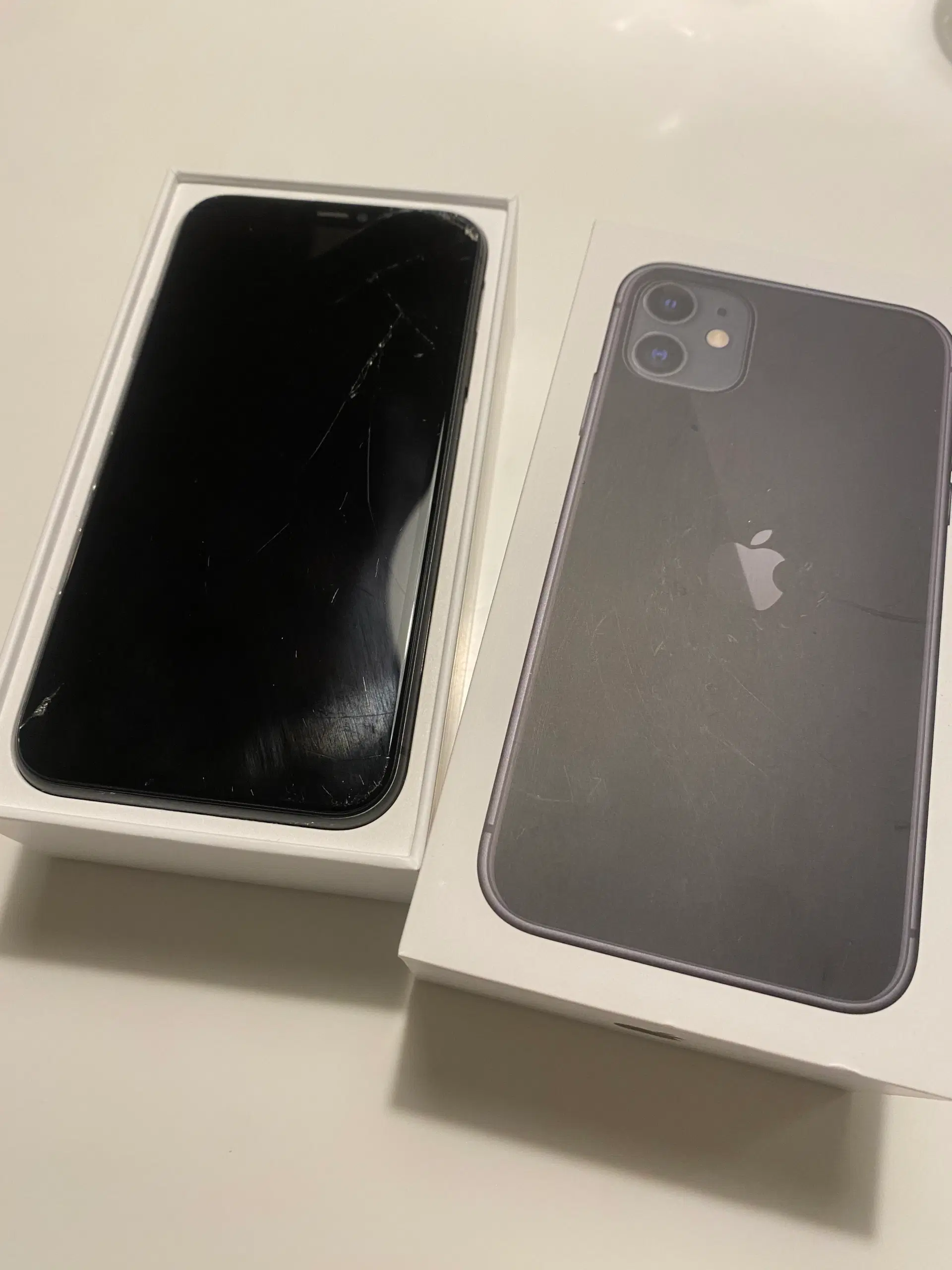 iPhone 11 128 GB sort