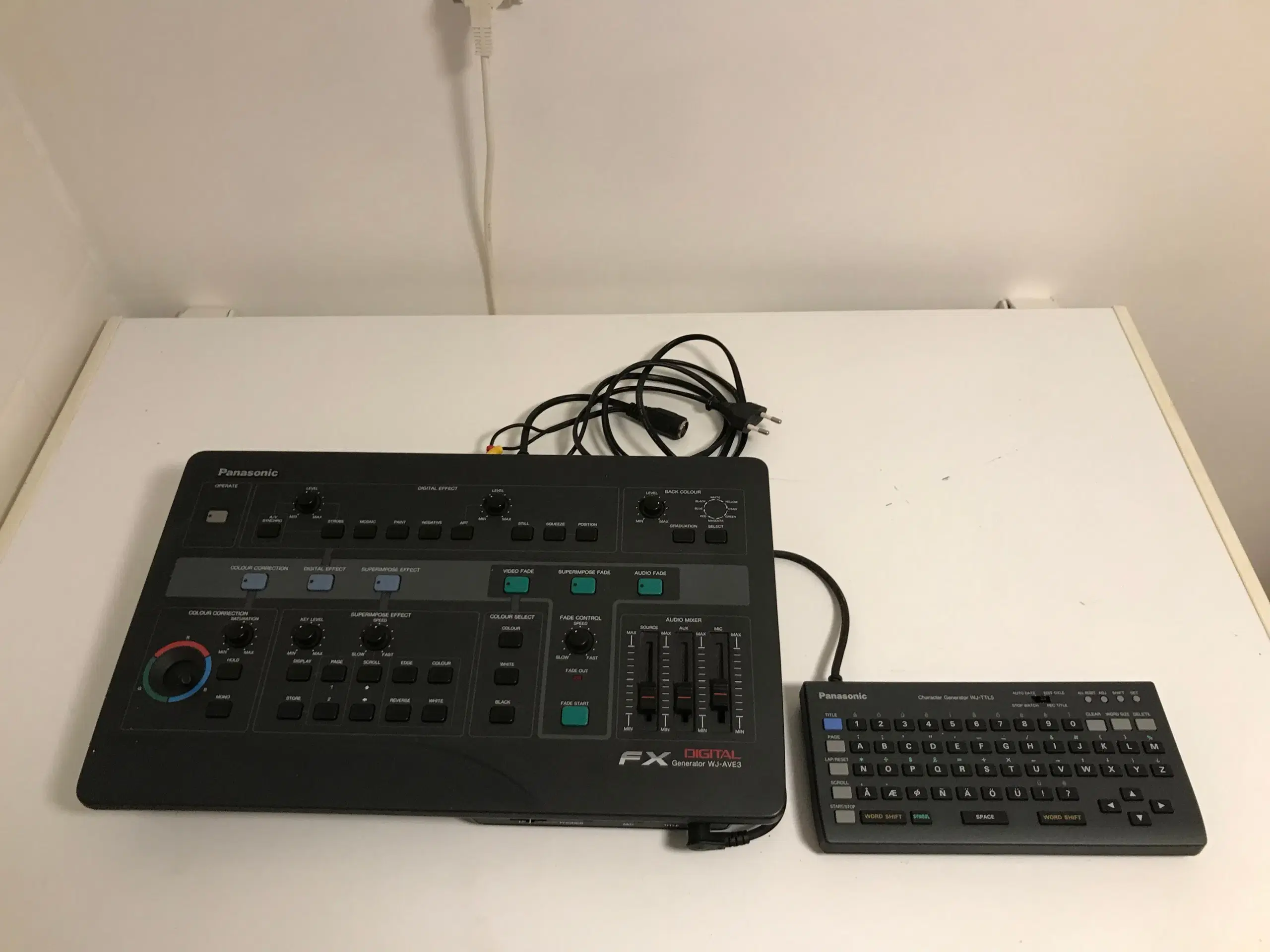 Videoredigeringsmixer med tekstgenerator